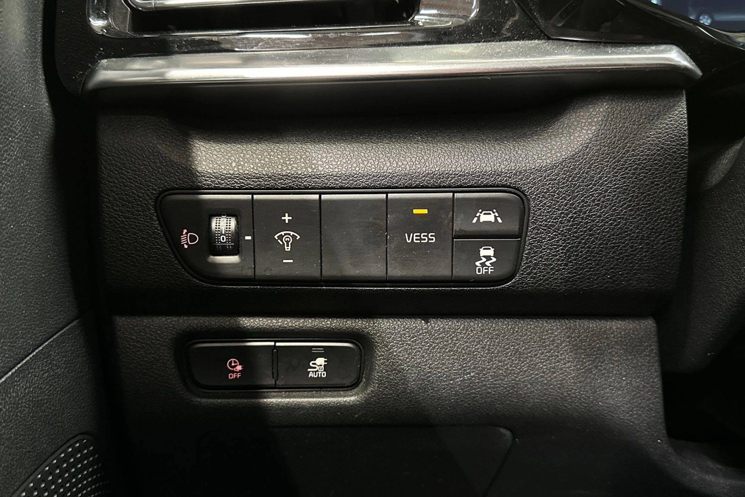 valkoinen Kia Niro Electric 2020 kuva 24.