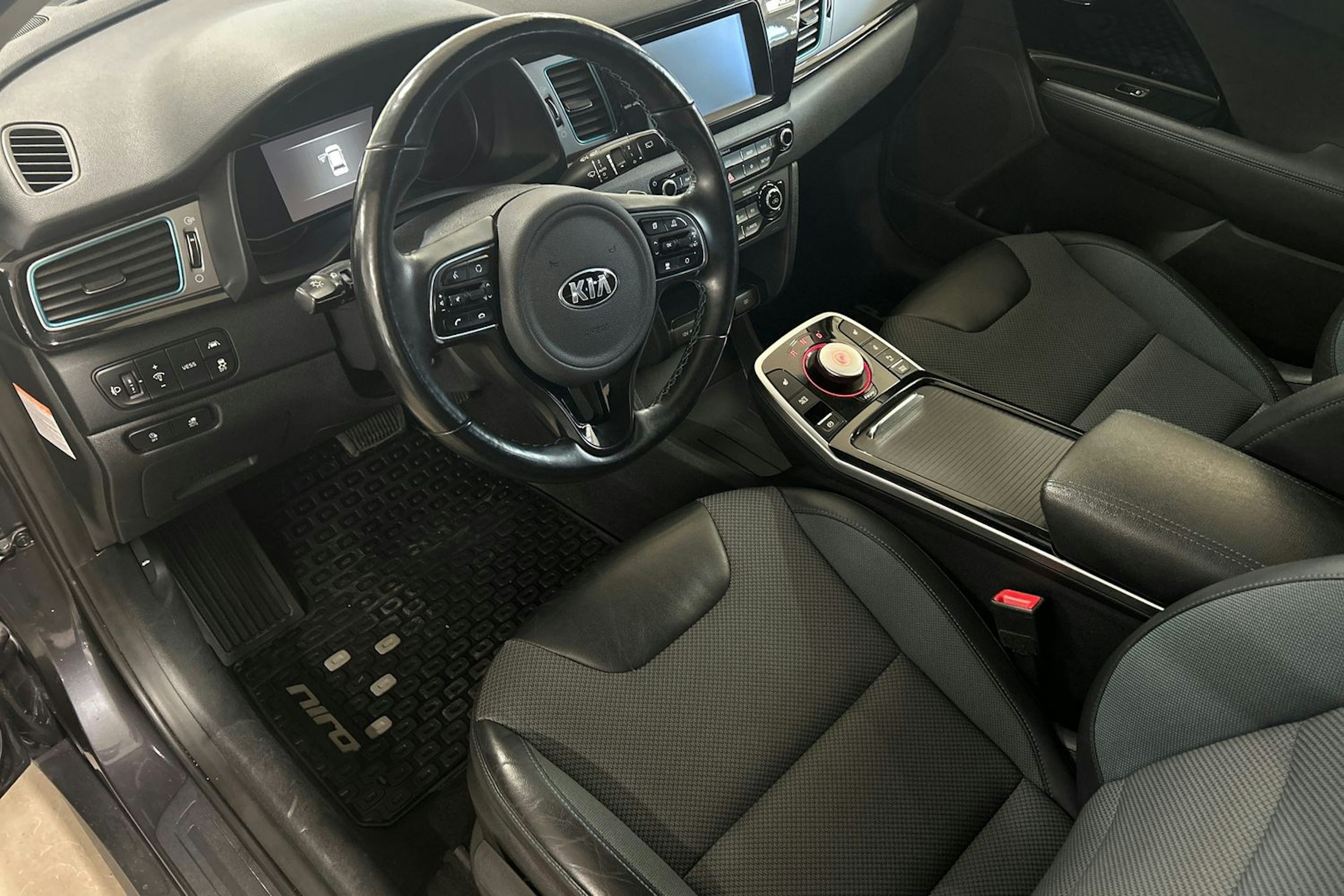 harmaa Kia Niro Electric 2020 kuva 7.