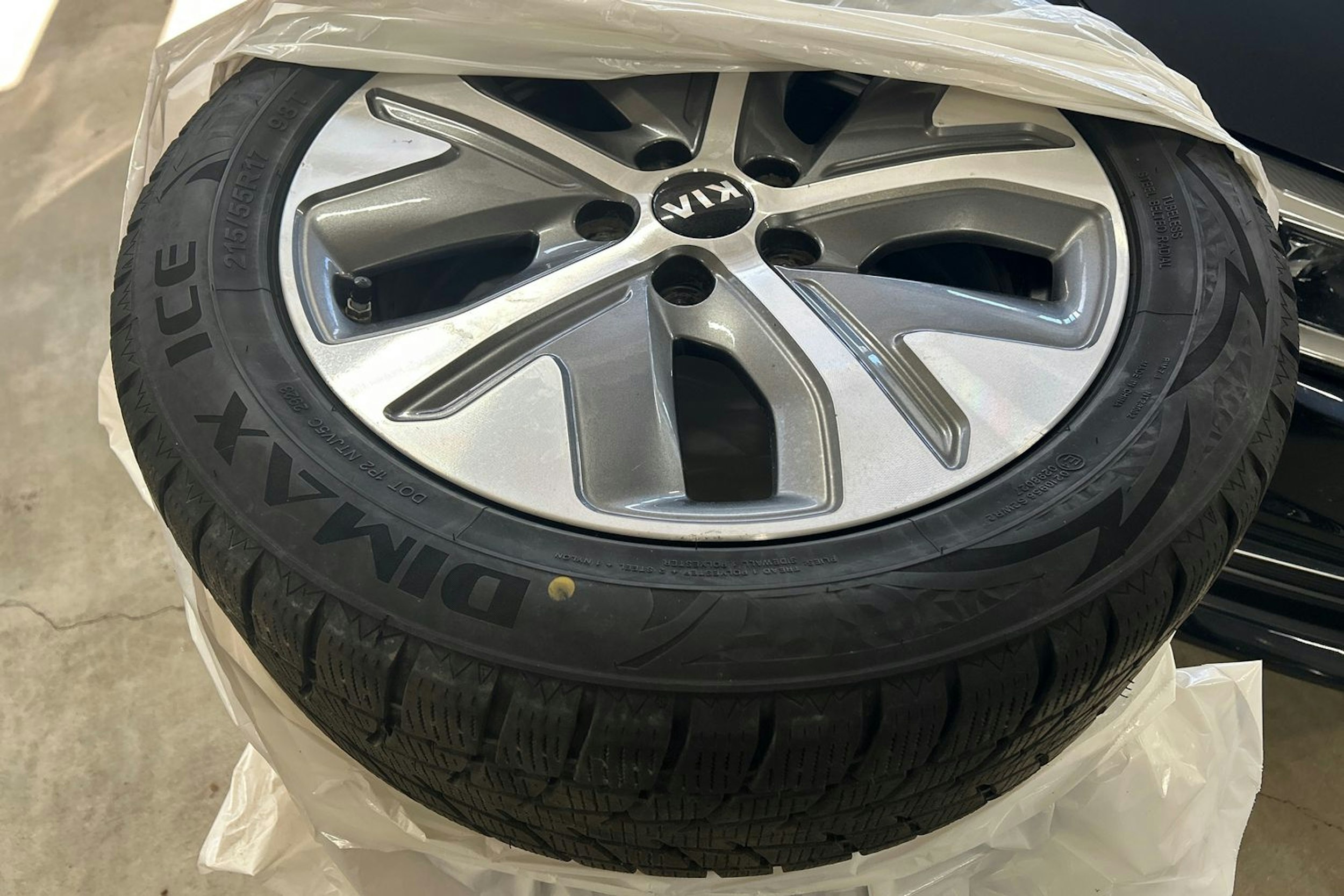 harmaa Kia Niro Electric 2020 kuva 13.