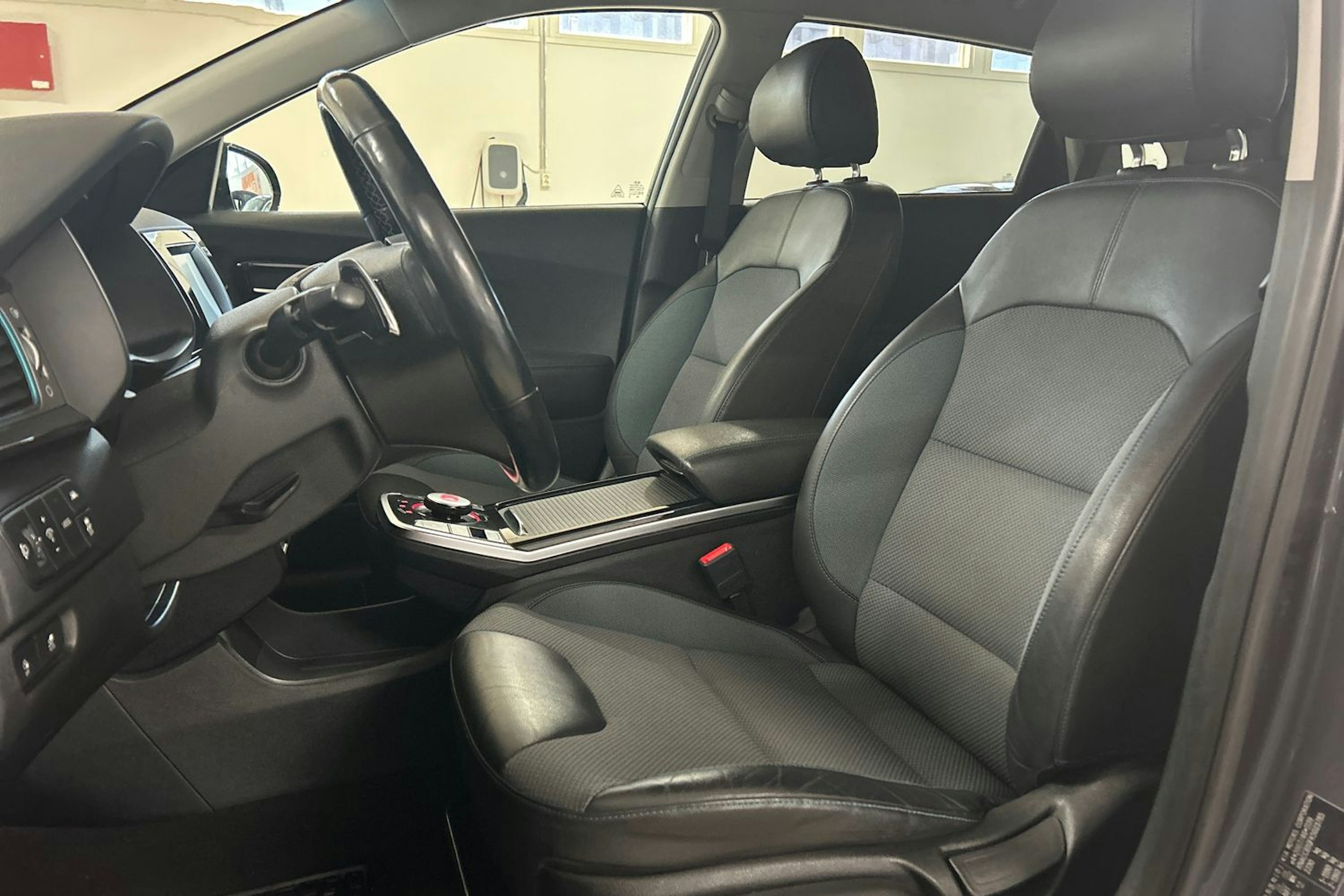 harmaa Kia Niro Electric 2020 kuva 15.
