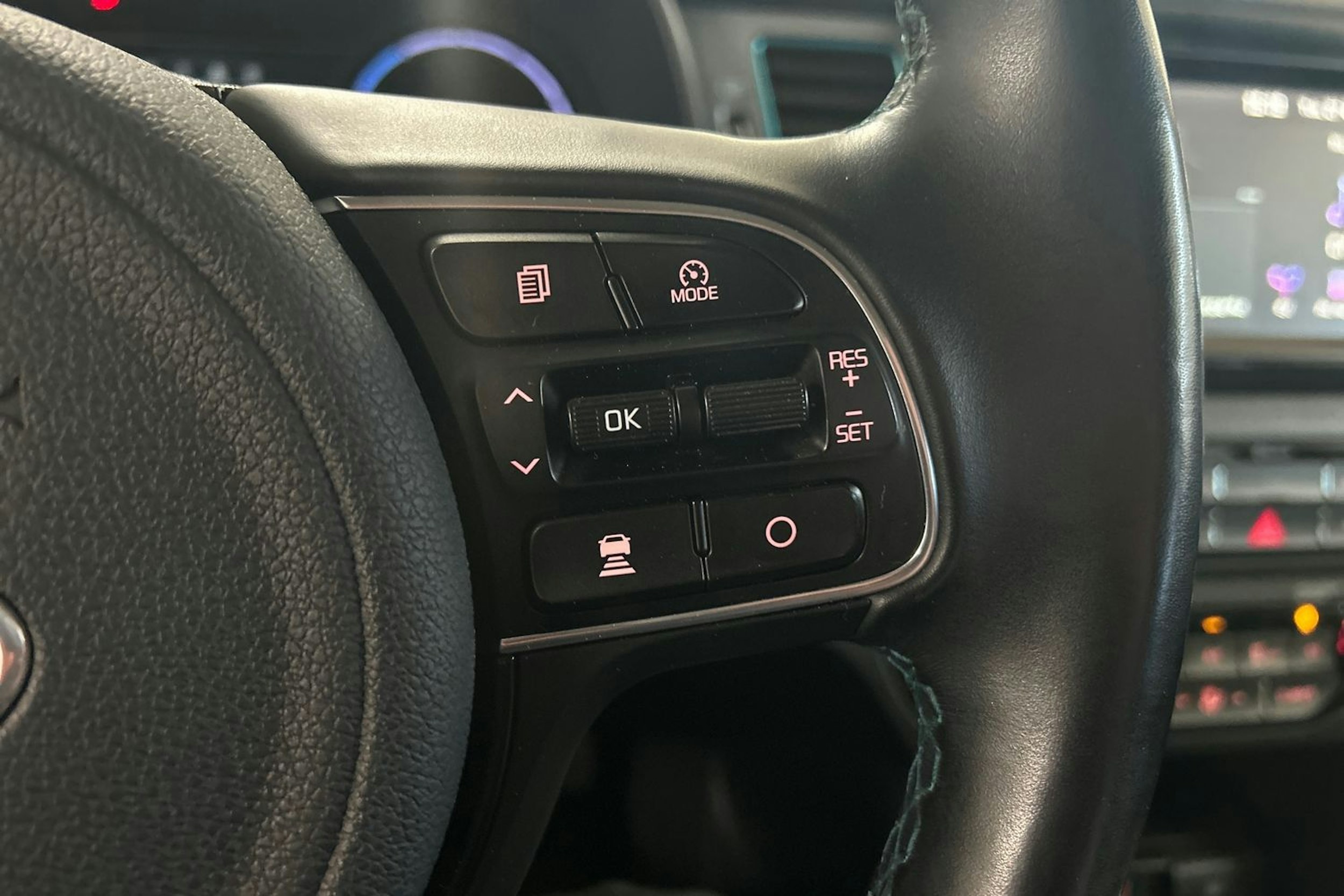 harmaa Kia Niro Electric 2020 kuva 18.