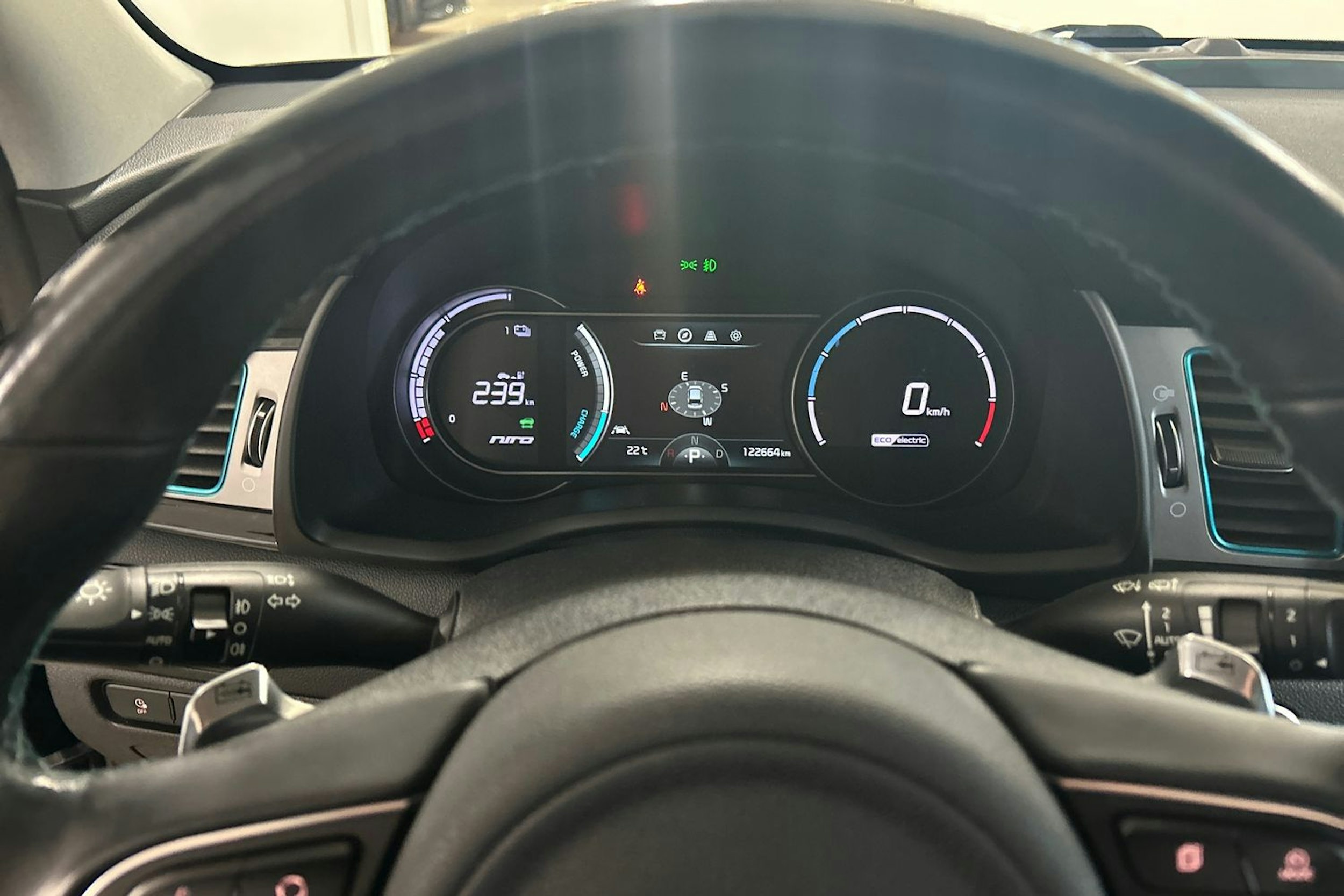 harmaa Kia Niro Electric 2020 kuva 19.