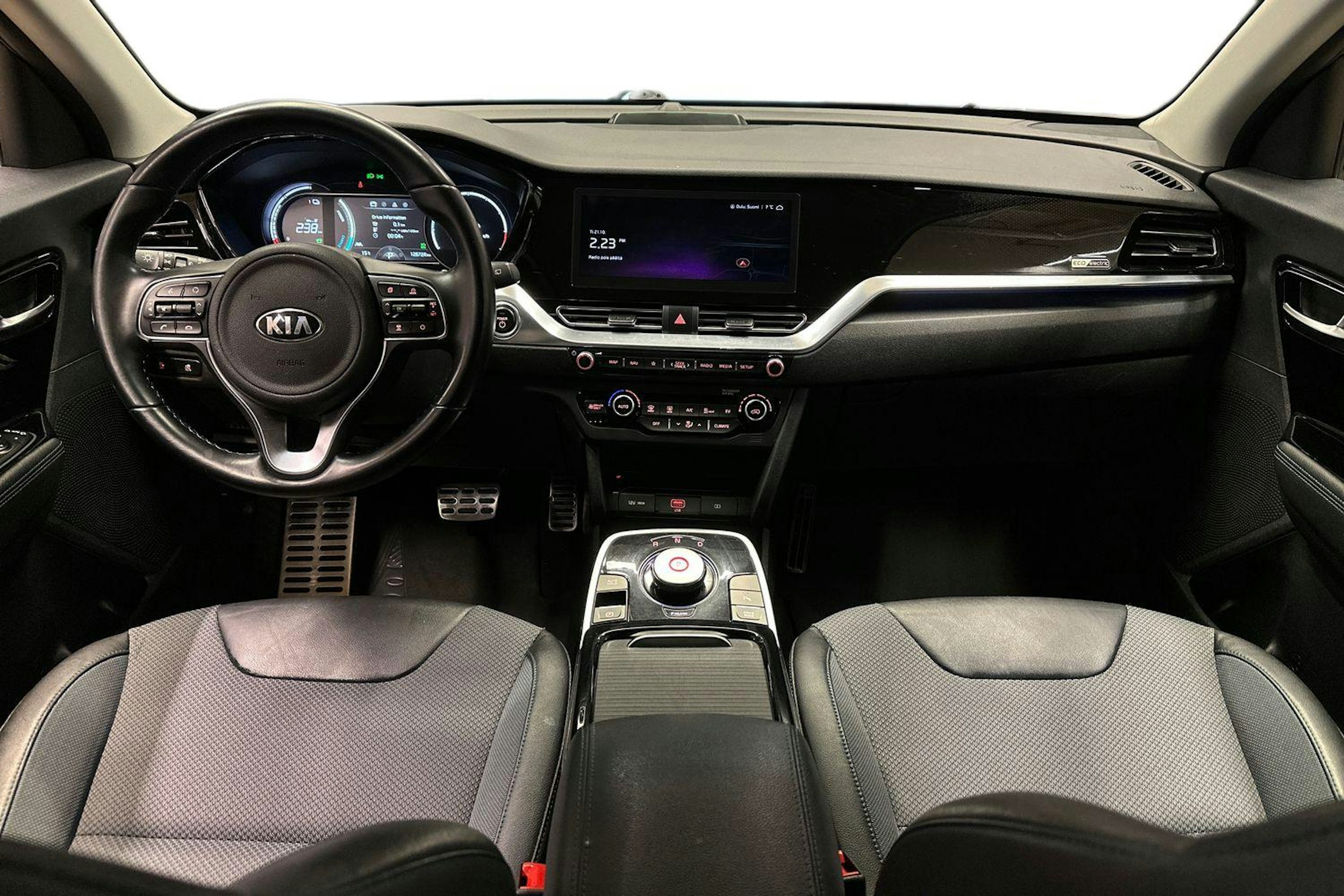 musta Kia Niro Electric 2021 kuva 9.