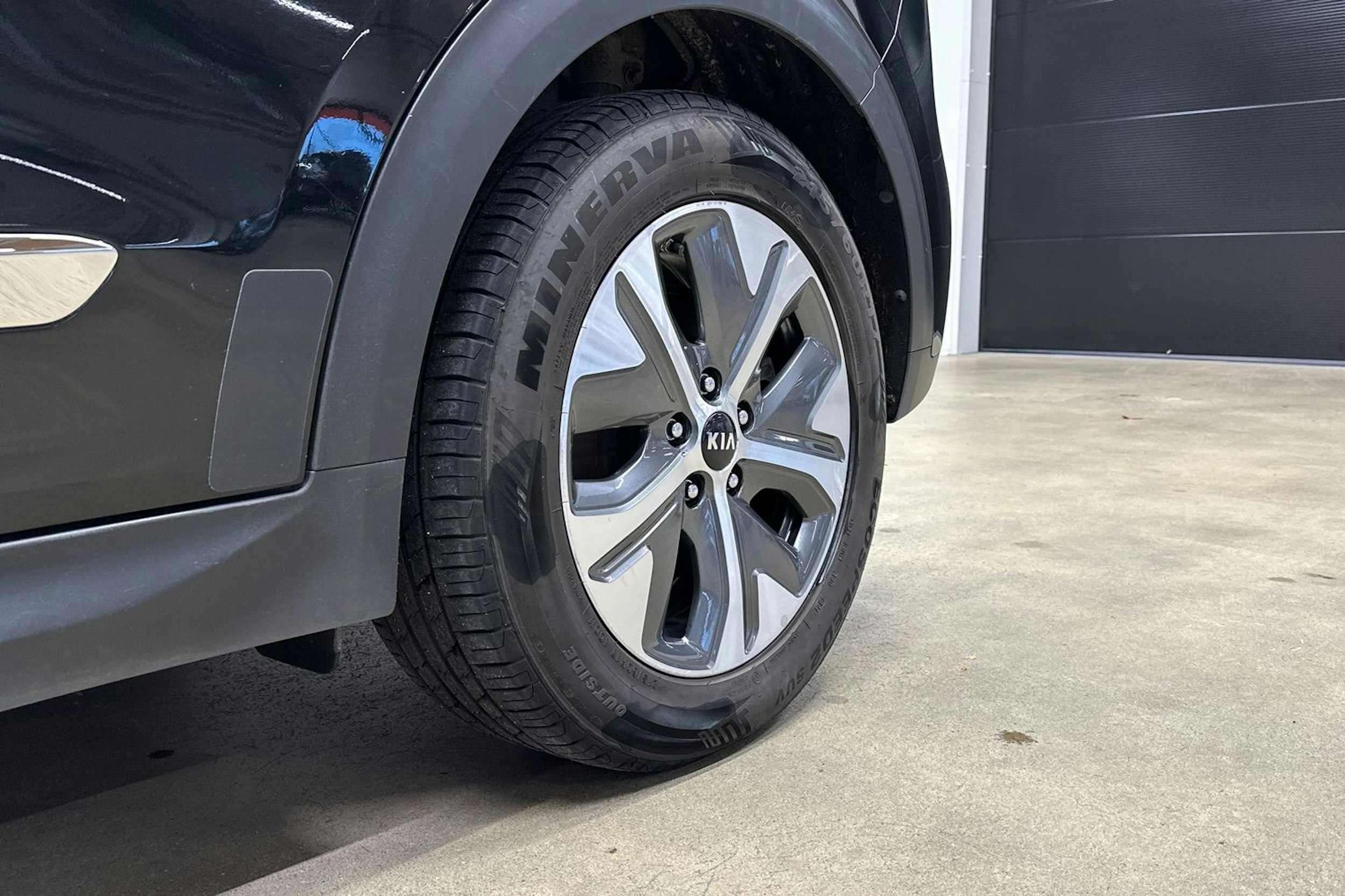 musta Kia Niro Electric 2021 kuva 11.