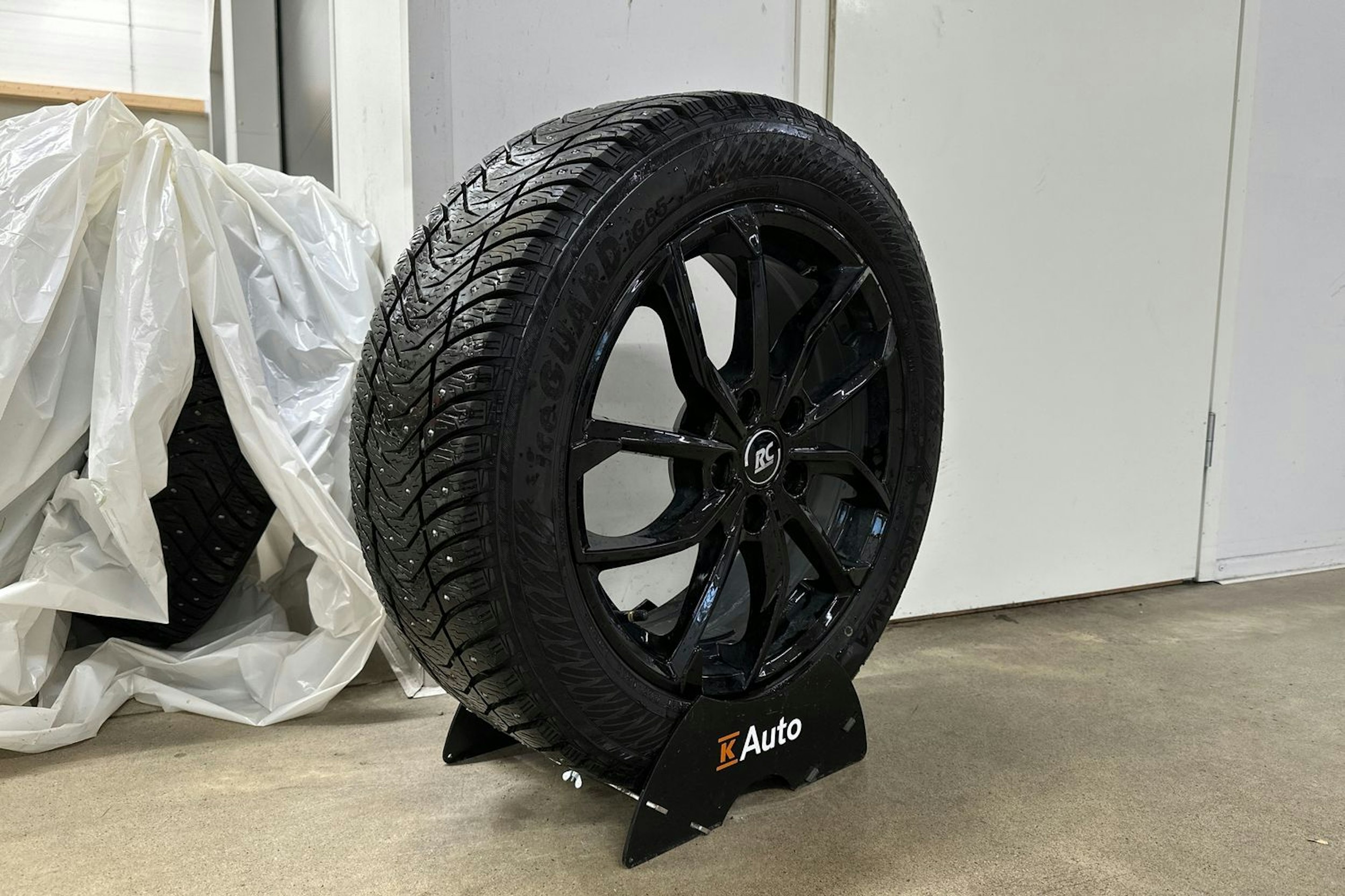 musta Kia Niro Electric 2021 kuva 13.