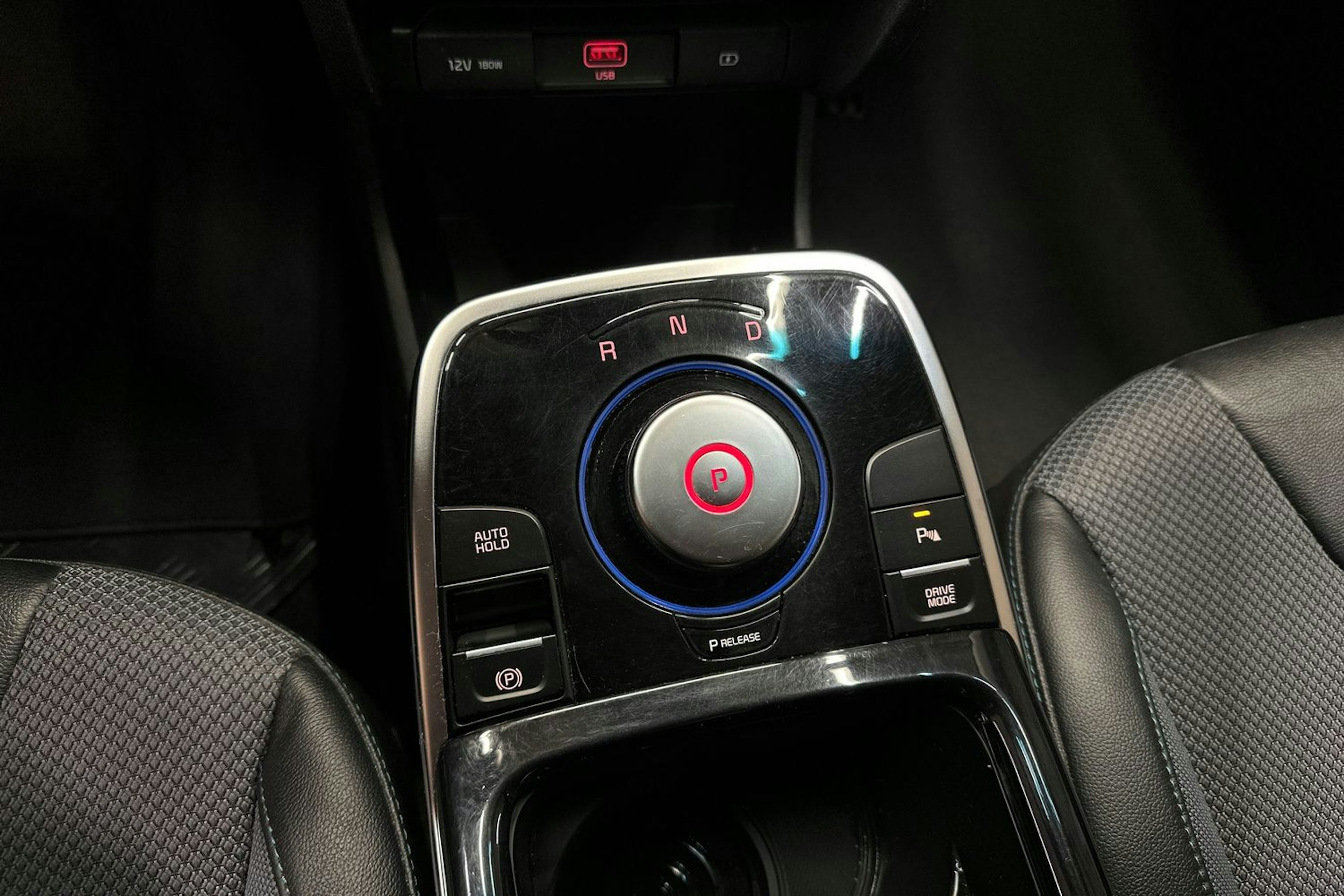 musta Kia Niro Electric 2021 kuva 23.