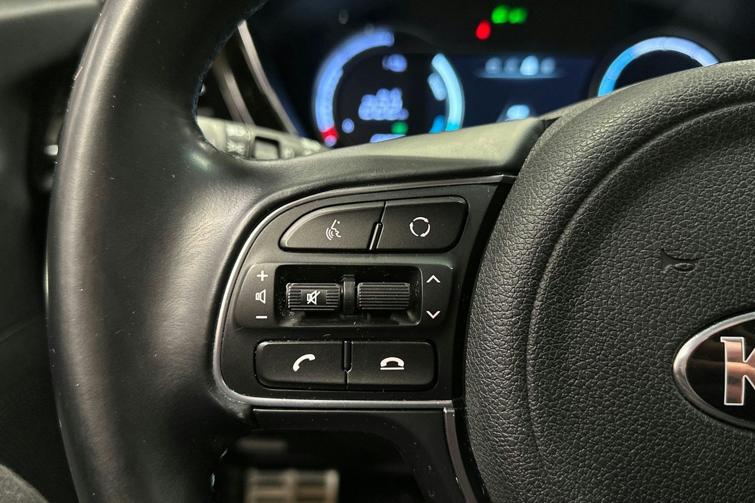 musta Kia Niro Electric 2021 kuva 25.