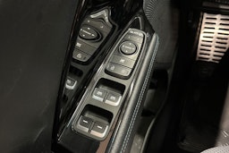musta Kia Niro Electric 2021 kuva 28.