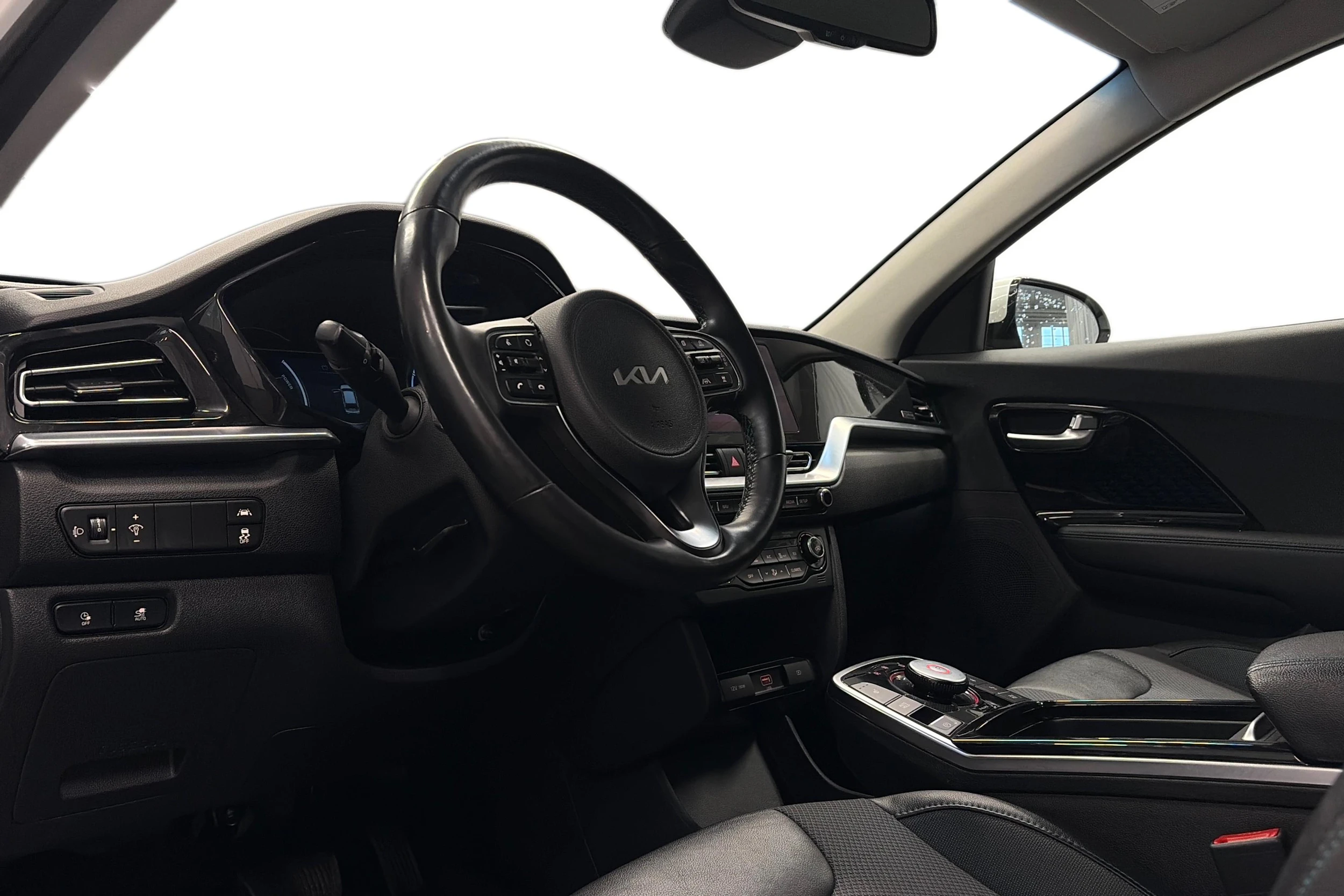 valkoinen Kia Niro Electric 2022 kuva 3.