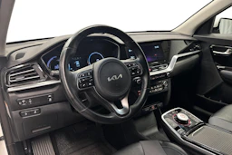valkoinen Kia Niro Electric 2022 kuva 6.