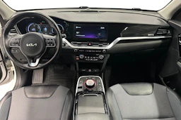 valkoinen Kia Niro Electric 2022 kuva 7.