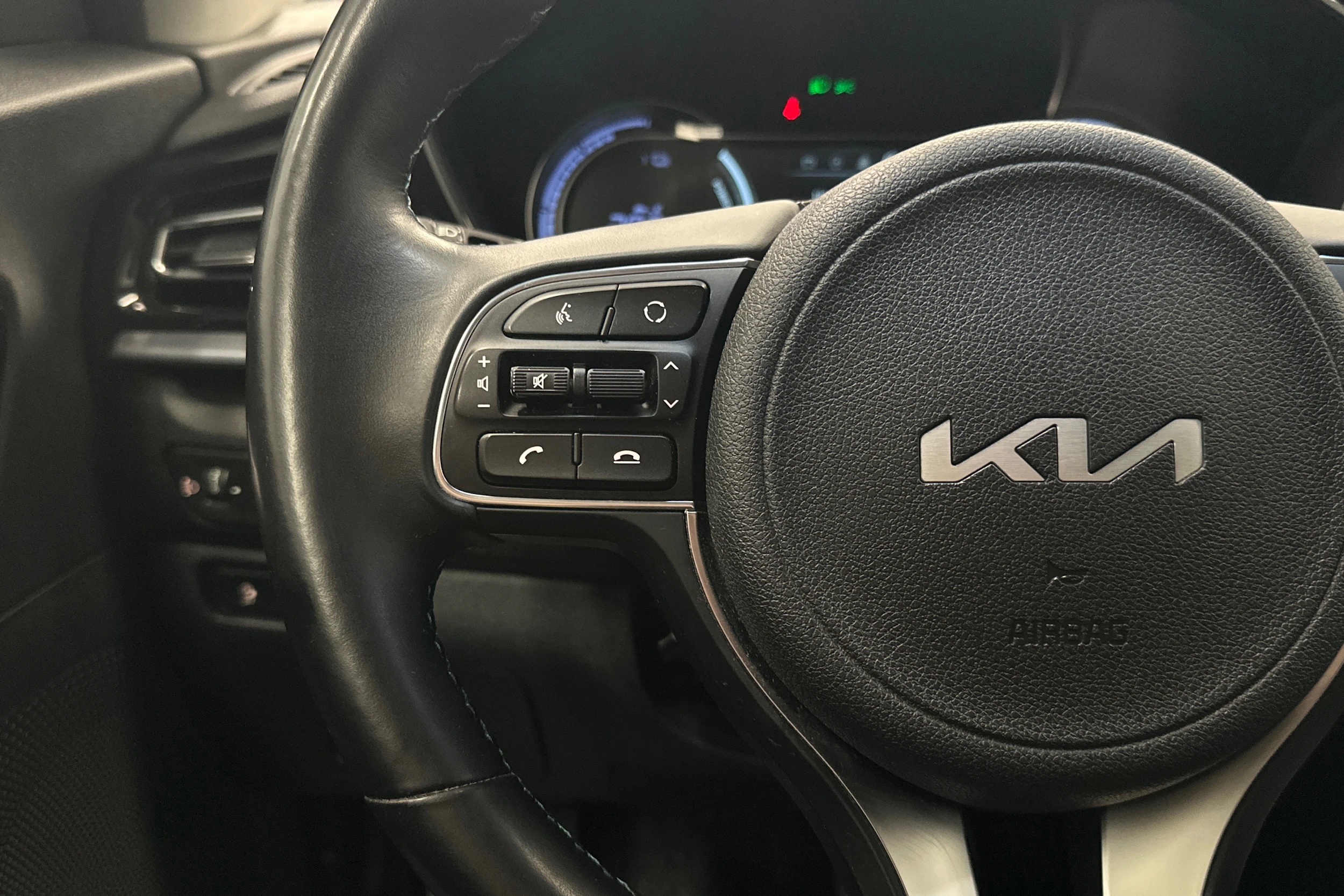 valkoinen Kia Niro Electric 2022 kuva 11.