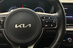 valkoinen Kia Niro Electric 2022 kuva 12.