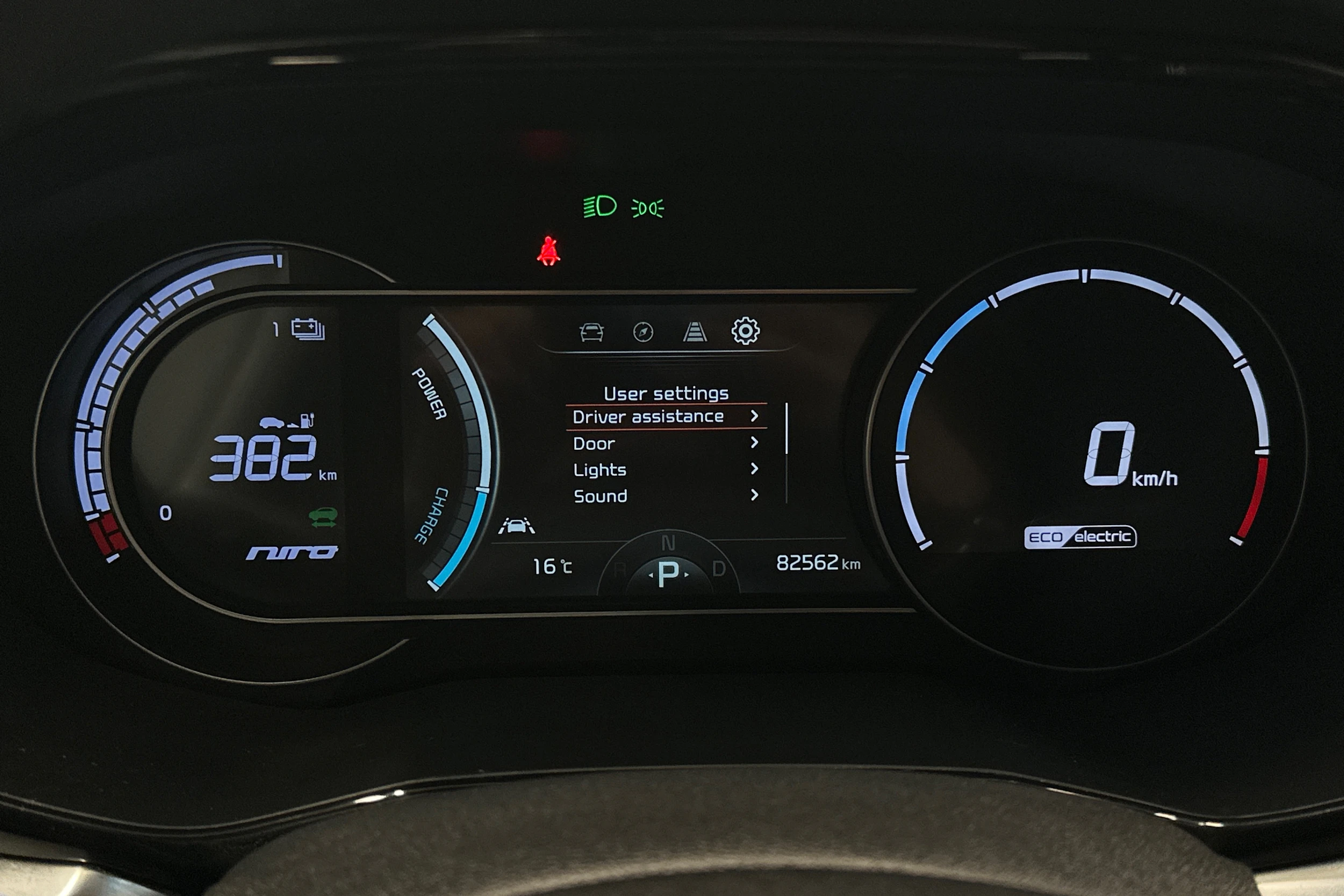 valkoinen Kia Niro Electric 2022 kuva 13.