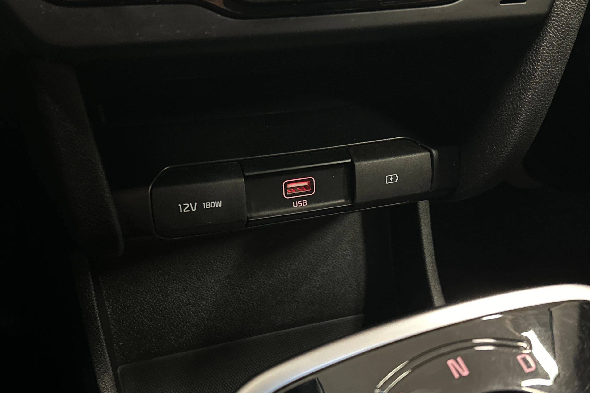 valkoinen Kia Niro Electric 2022 kuva 33.