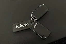 valkoinen Kia Niro Electric 2022 kuva 37.