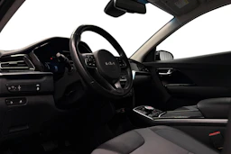 musta Kia Niro Electric 2022 kuva 6.