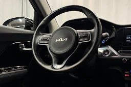 musta Kia Niro Electric 2022 kuva 13.
