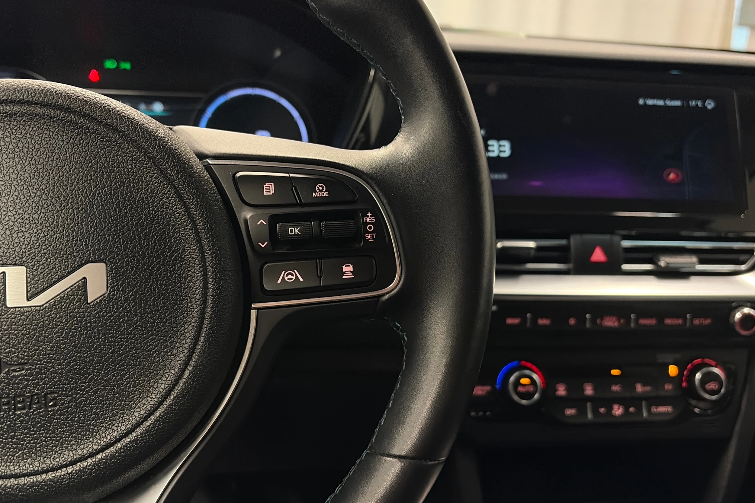 musta Kia Niro Electric 2022 kuva 15.