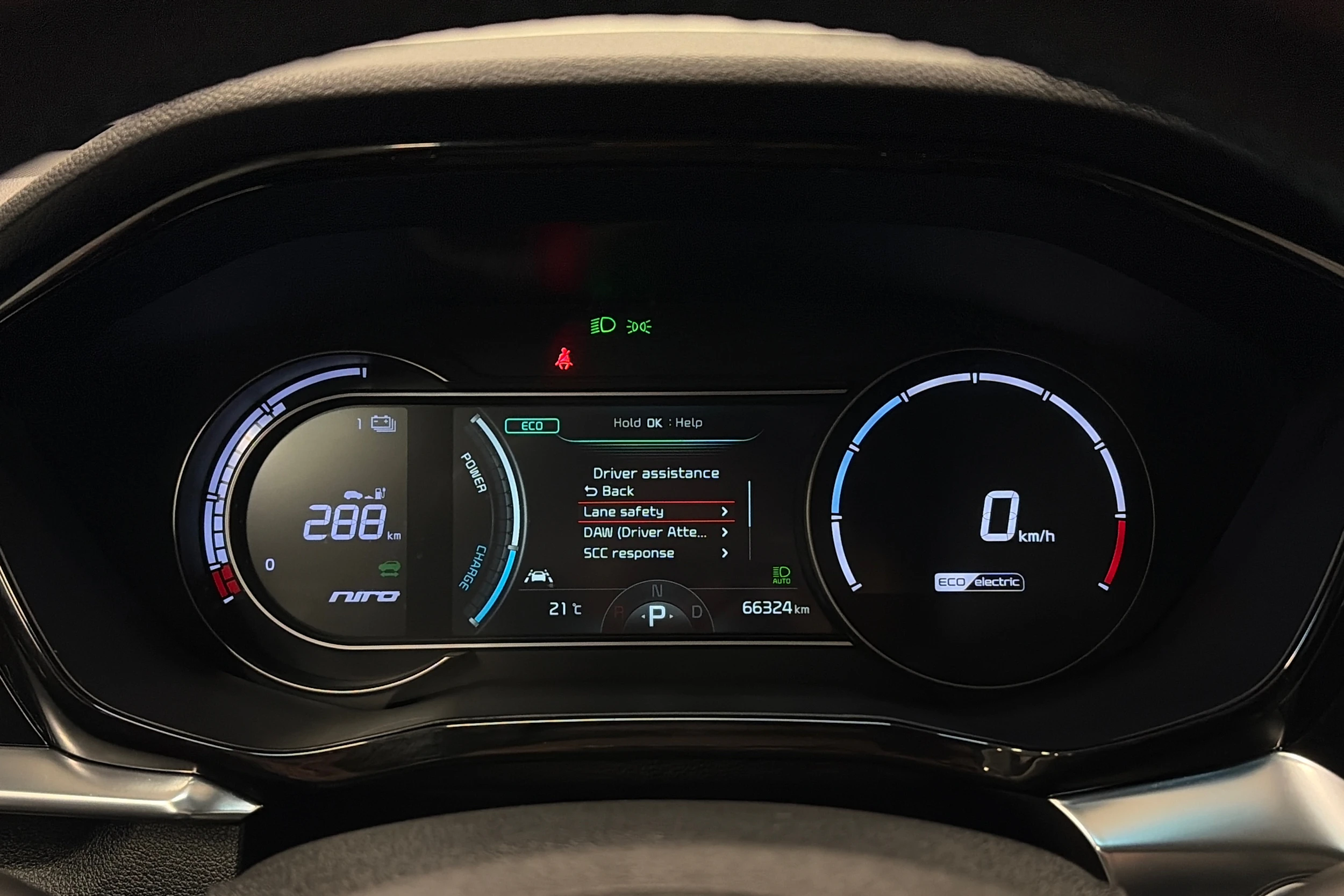 musta Kia Niro Electric 2022 kuva 17.