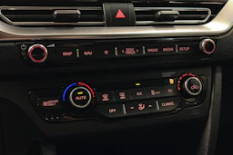 musta Kia Niro Electric 2022 kuva 25.