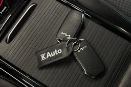 musta Kia Niro Electric 2022 kuva 30.