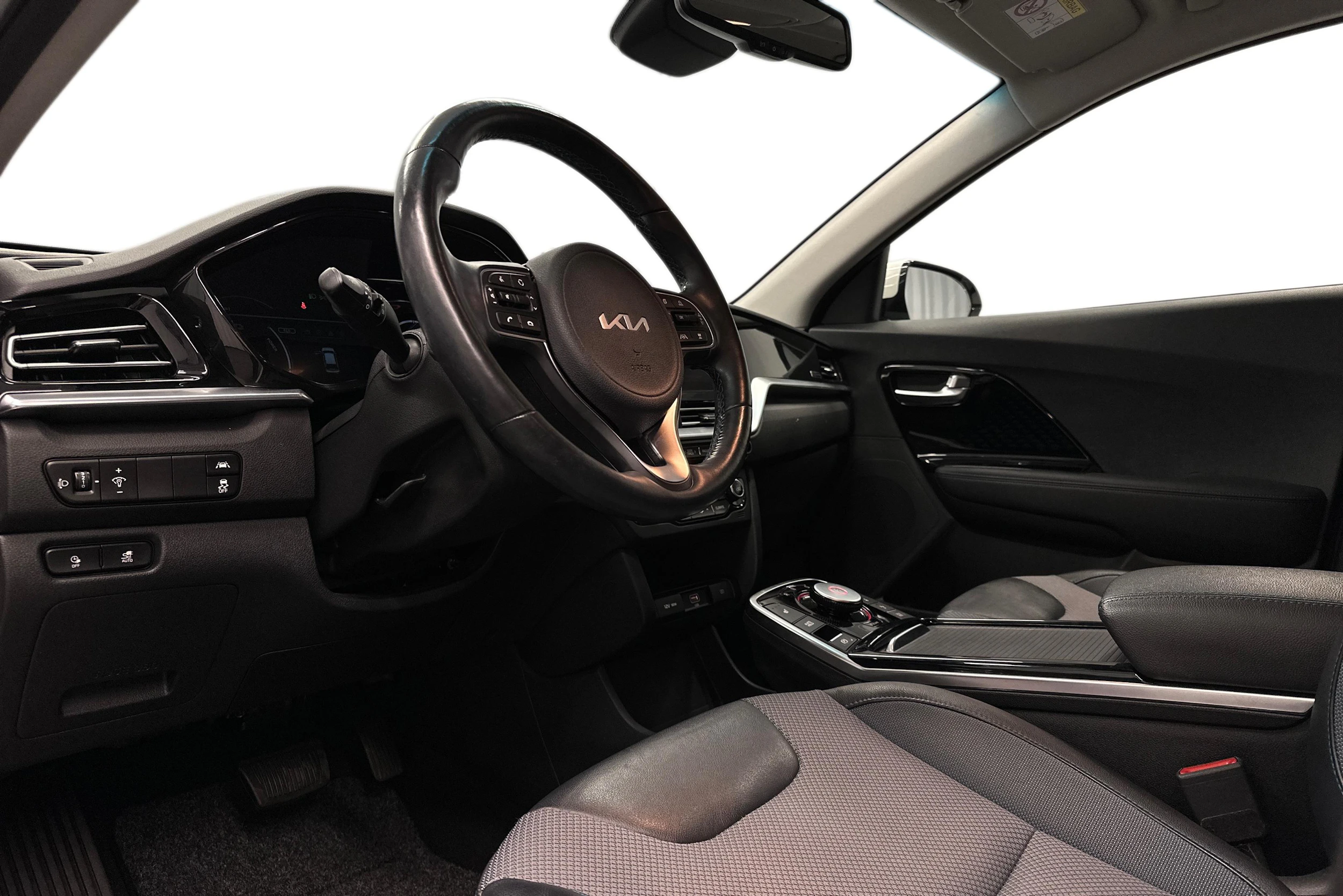 valkoinen Kia Niro Electric 2022 kuva 6.