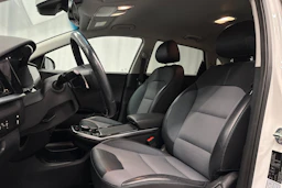 valkoinen Kia Niro Electric 2022 kuva 13.