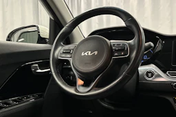 valkoinen Kia Niro Electric 2022 kuva 14.