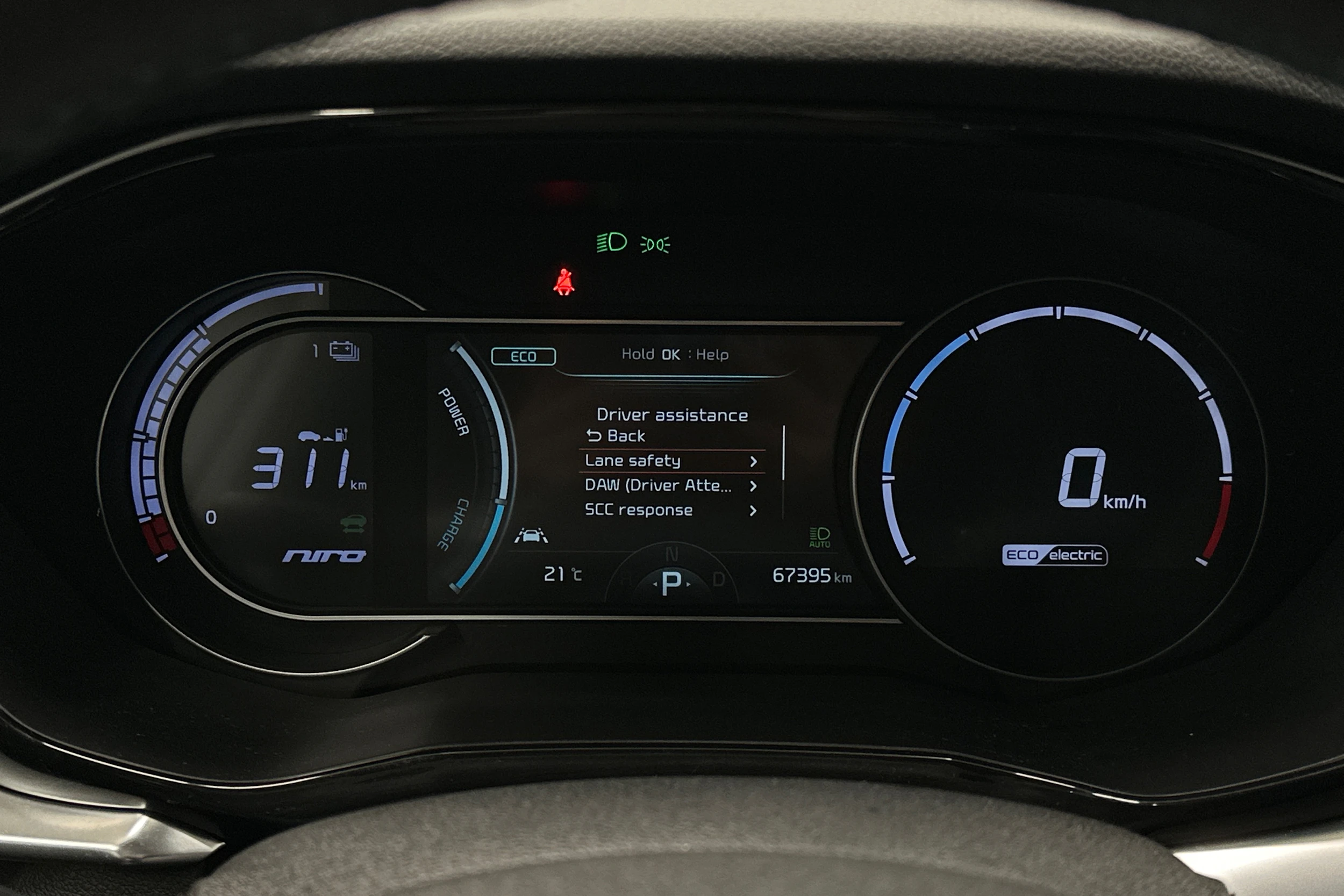 valkoinen Kia Niro Electric 2022 kuva 18.