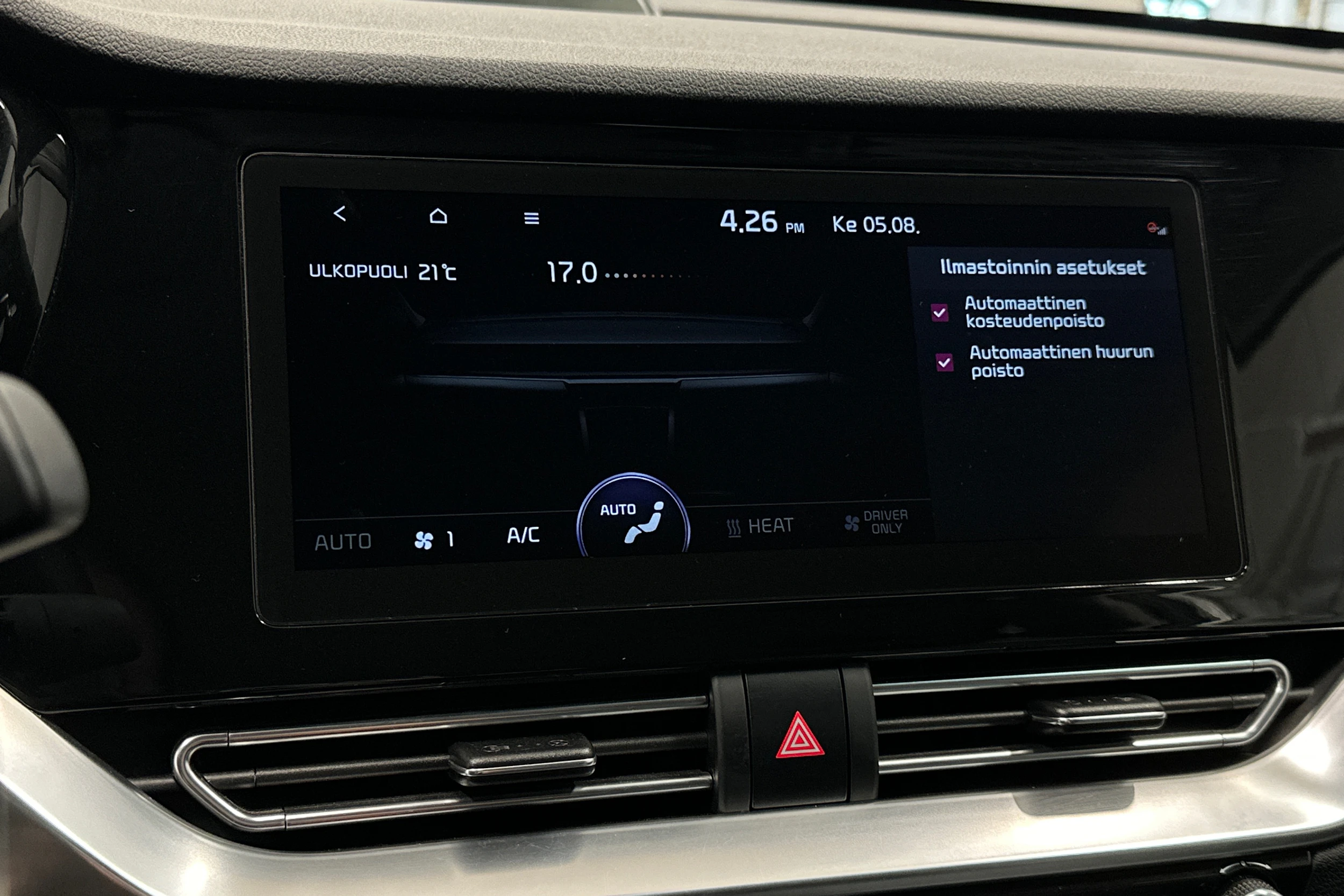 valkoinen Kia Niro Electric 2022 kuva 22.