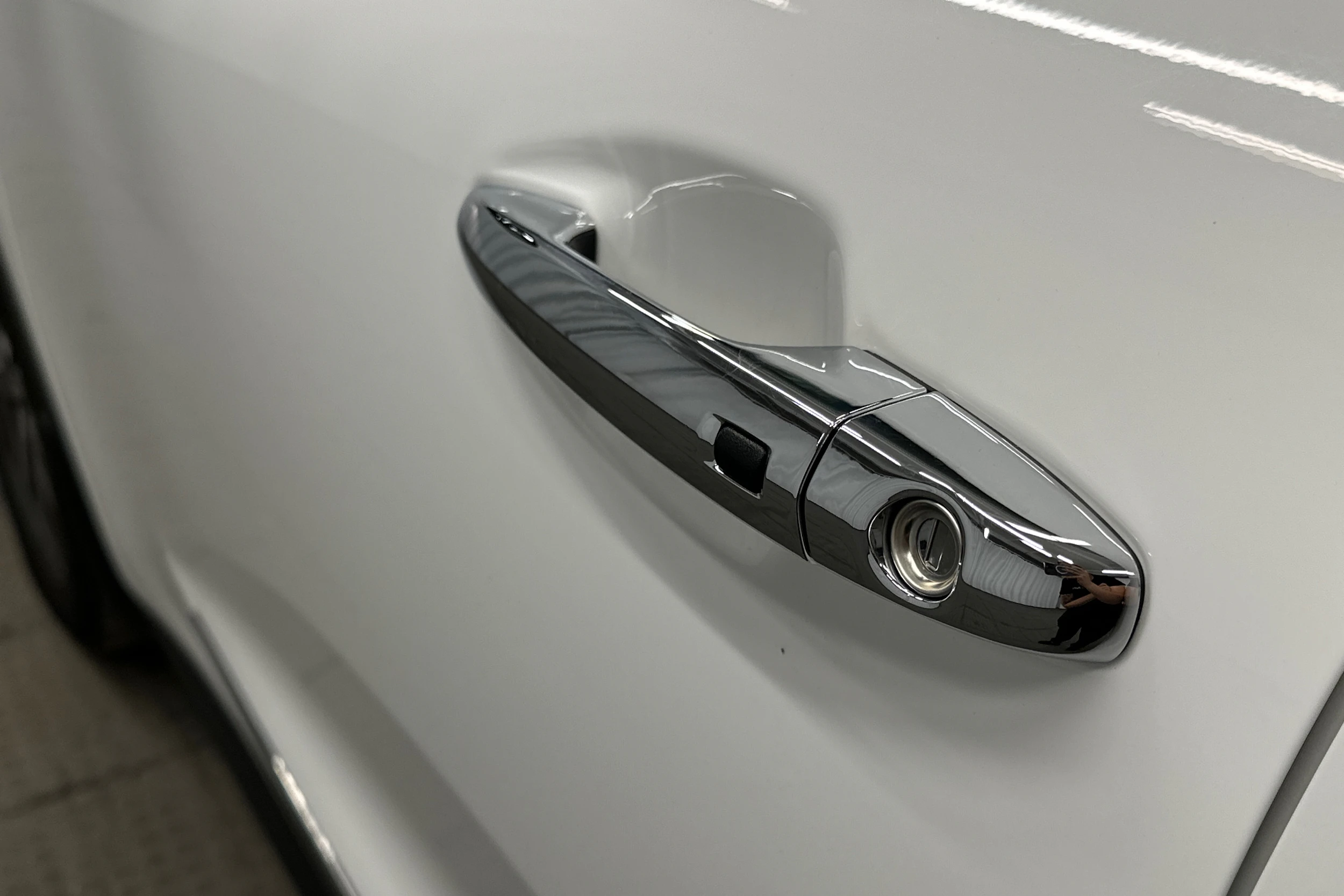 valkoinen Kia Niro Electric 2022 kuva 30.