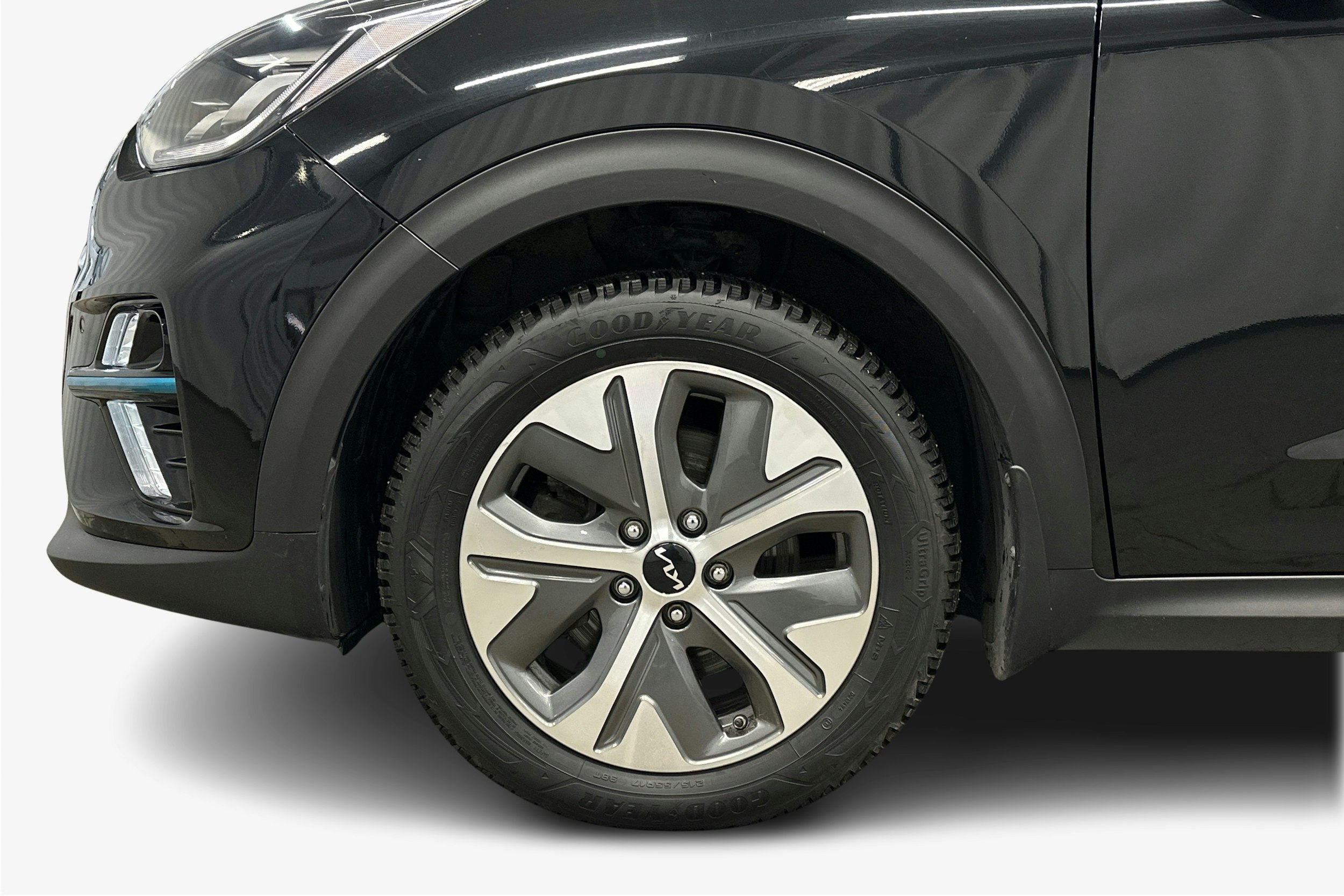 musta Kia Niro Electric 2022 kuva 11.