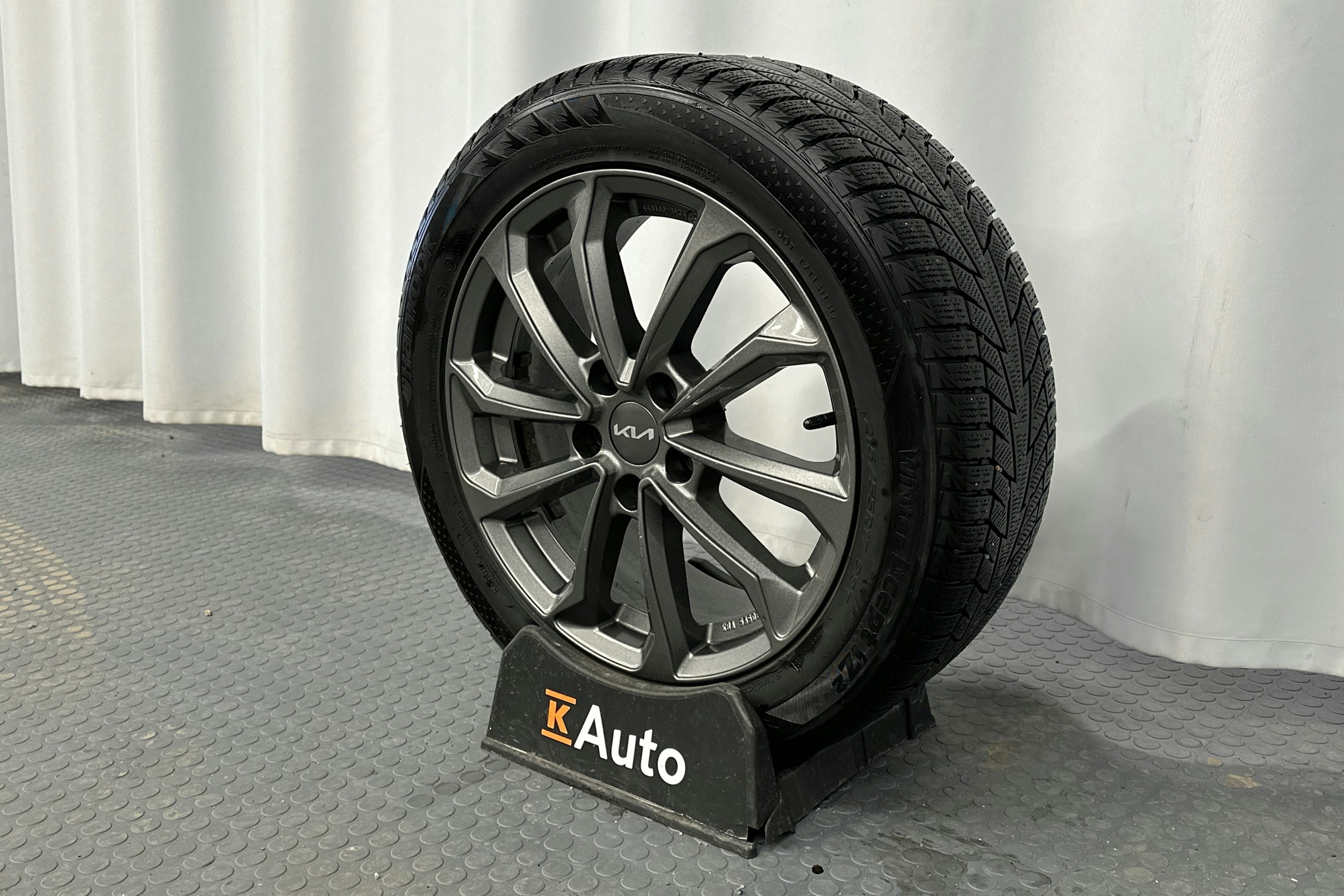 musta Kia Niro Electric 2022 kuva 13.