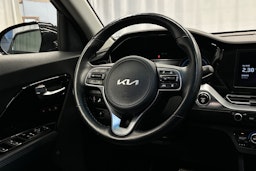 musta Kia Niro Electric 2022 kuva 17.