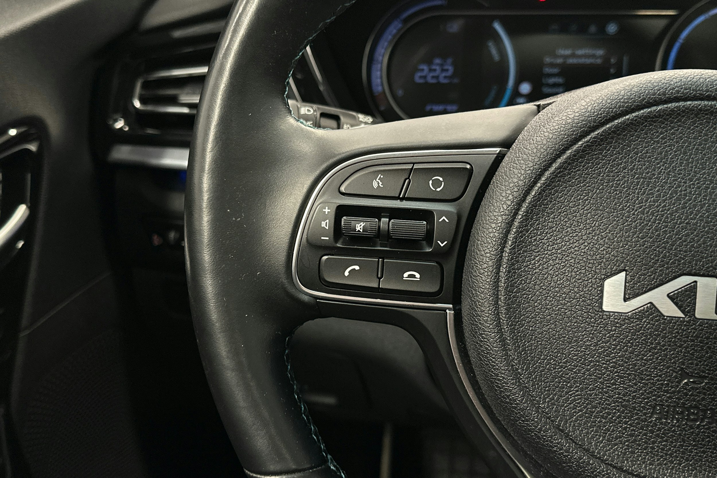 musta Kia Niro Electric 2022 kuva 18.