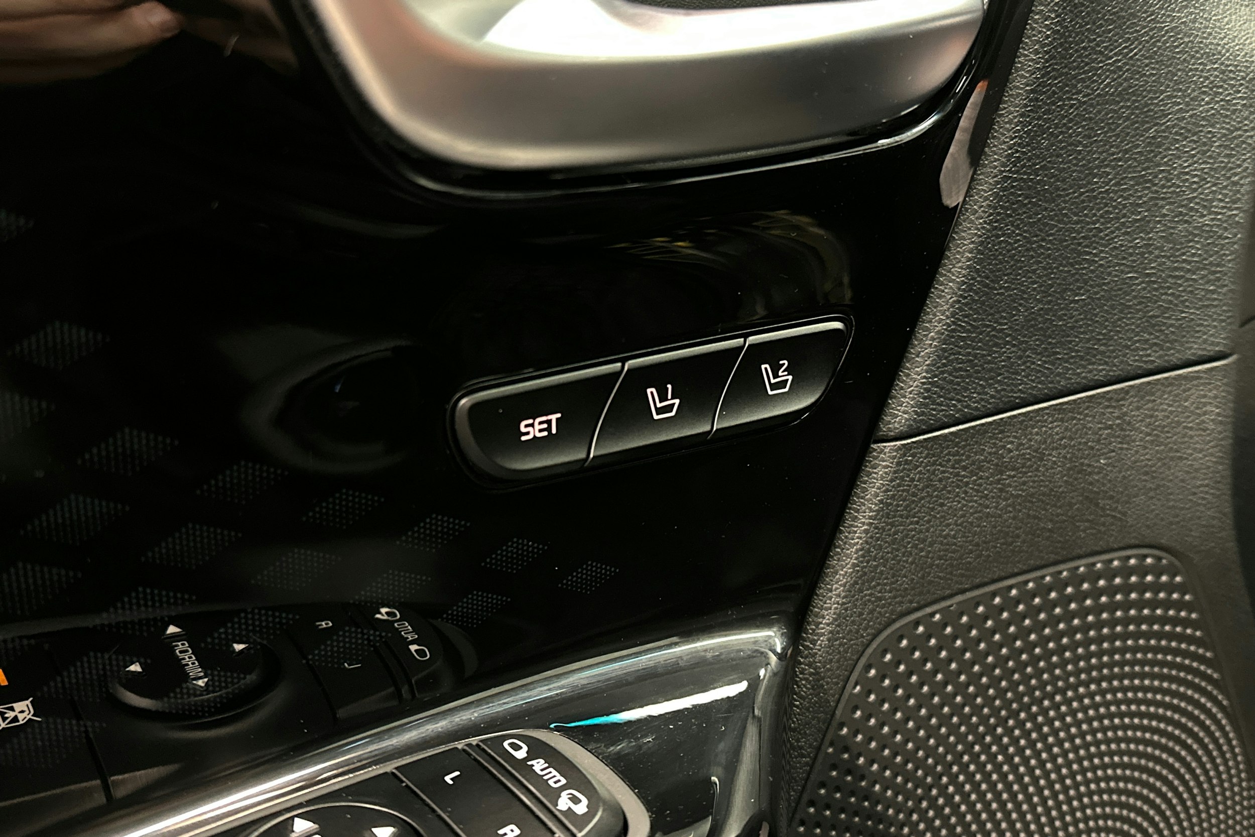 musta Kia Niro Electric 2022 kuva 20.