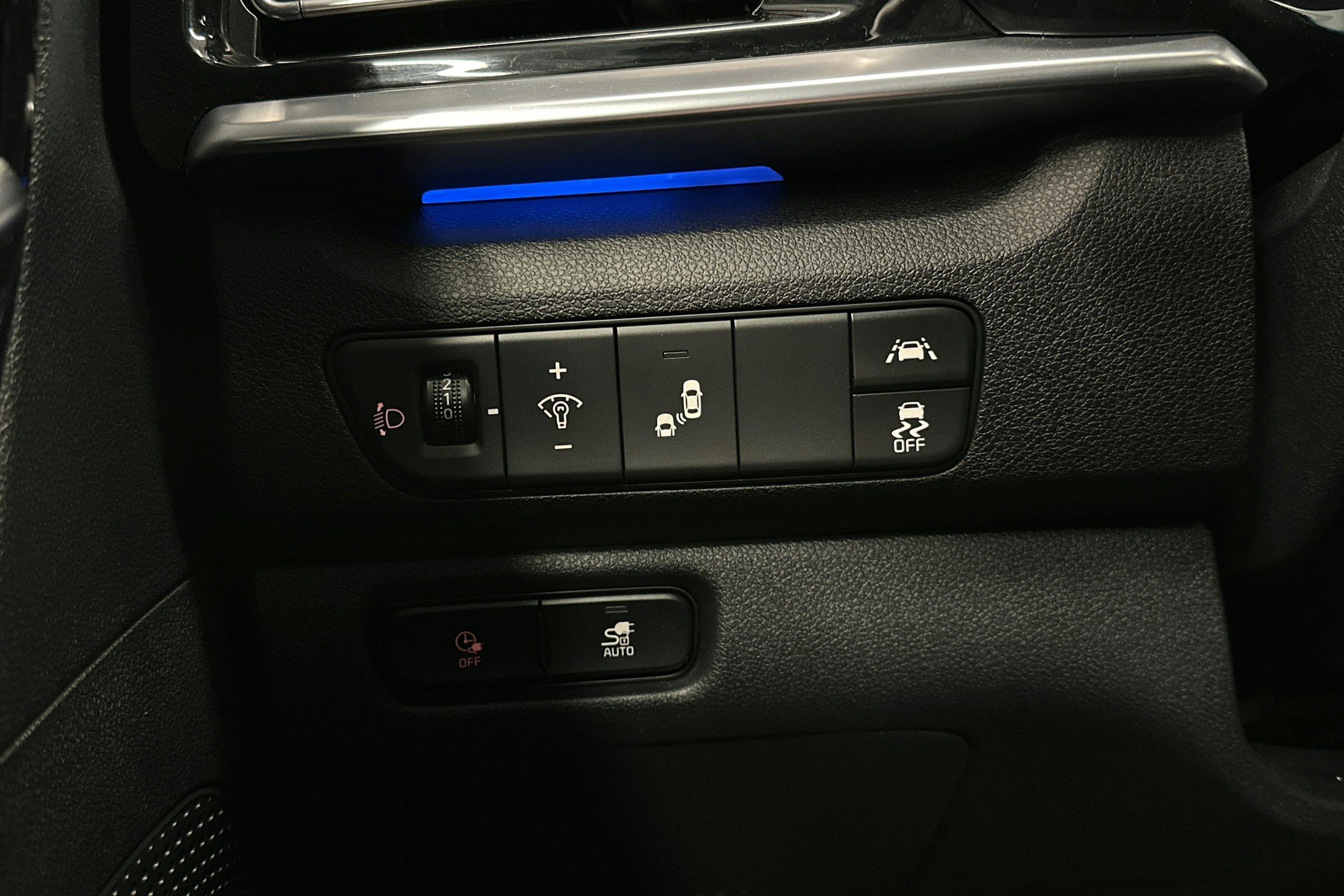 musta Kia Niro Electric 2022 kuva 21.