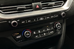 musta Kia Niro Electric 2022 kuva 31.