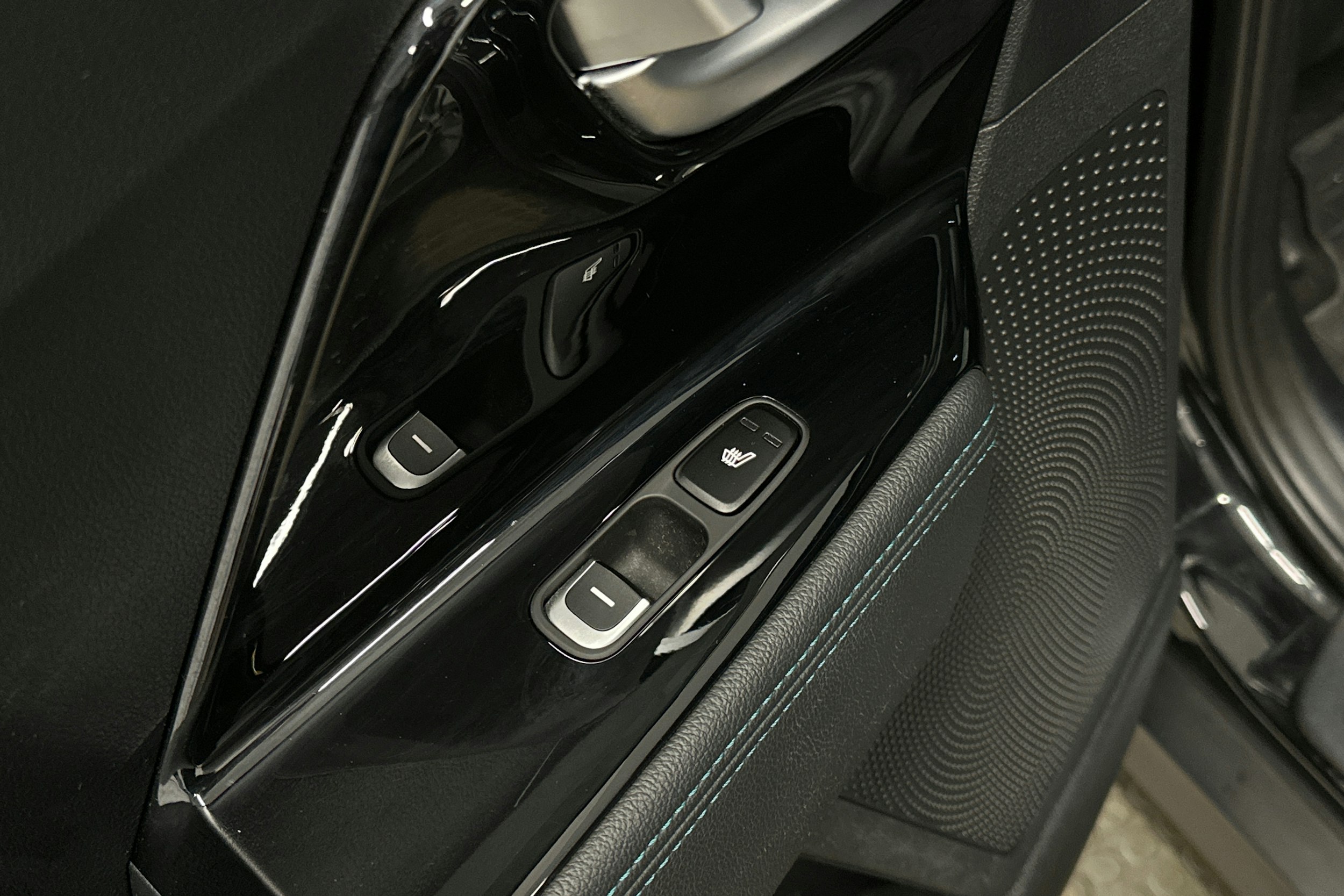 musta Kia Niro Electric 2022 kuva 34.