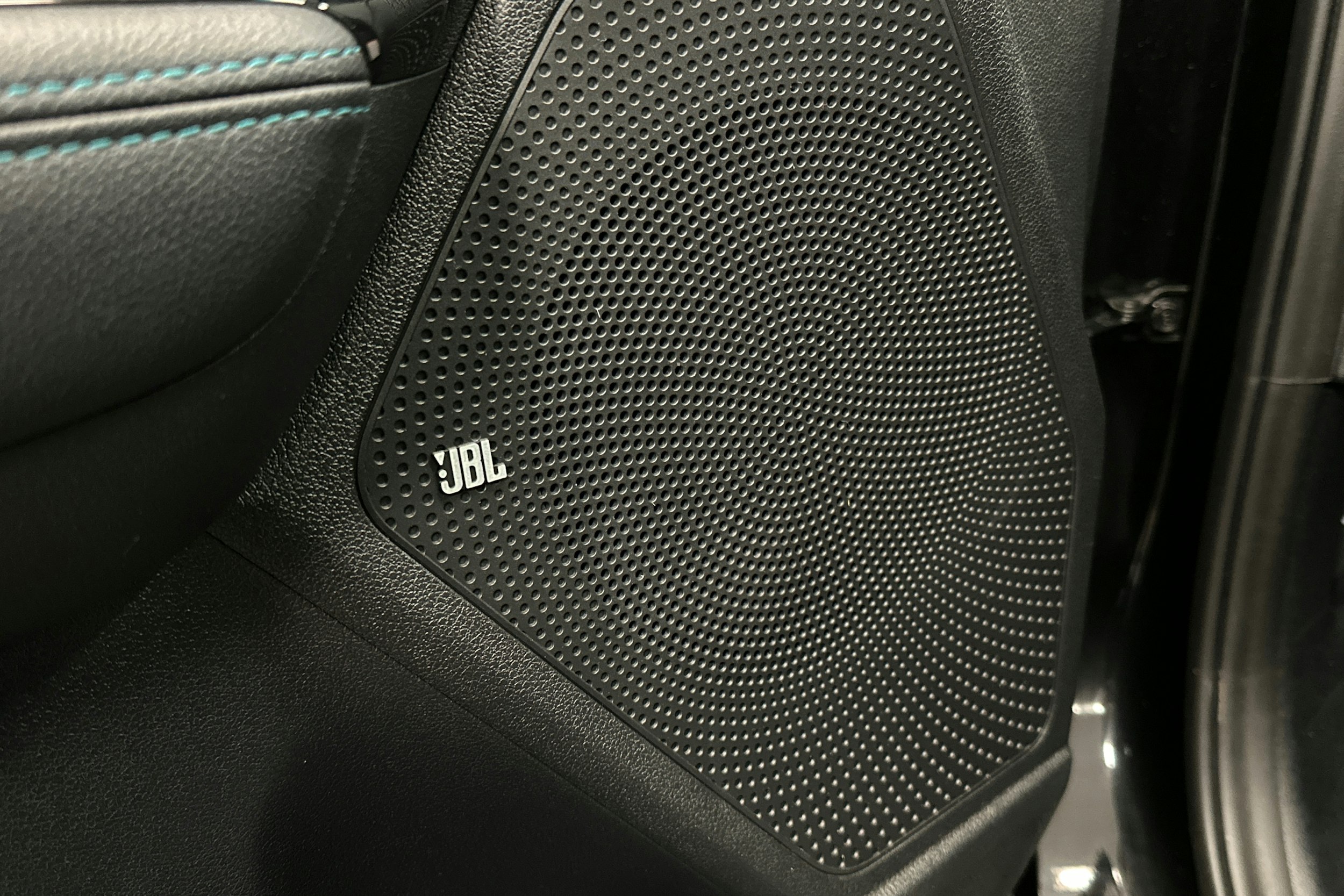 musta Kia Niro Electric 2022 kuva 35.