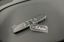 musta Kia Niro Electric 2022 kuva 37.