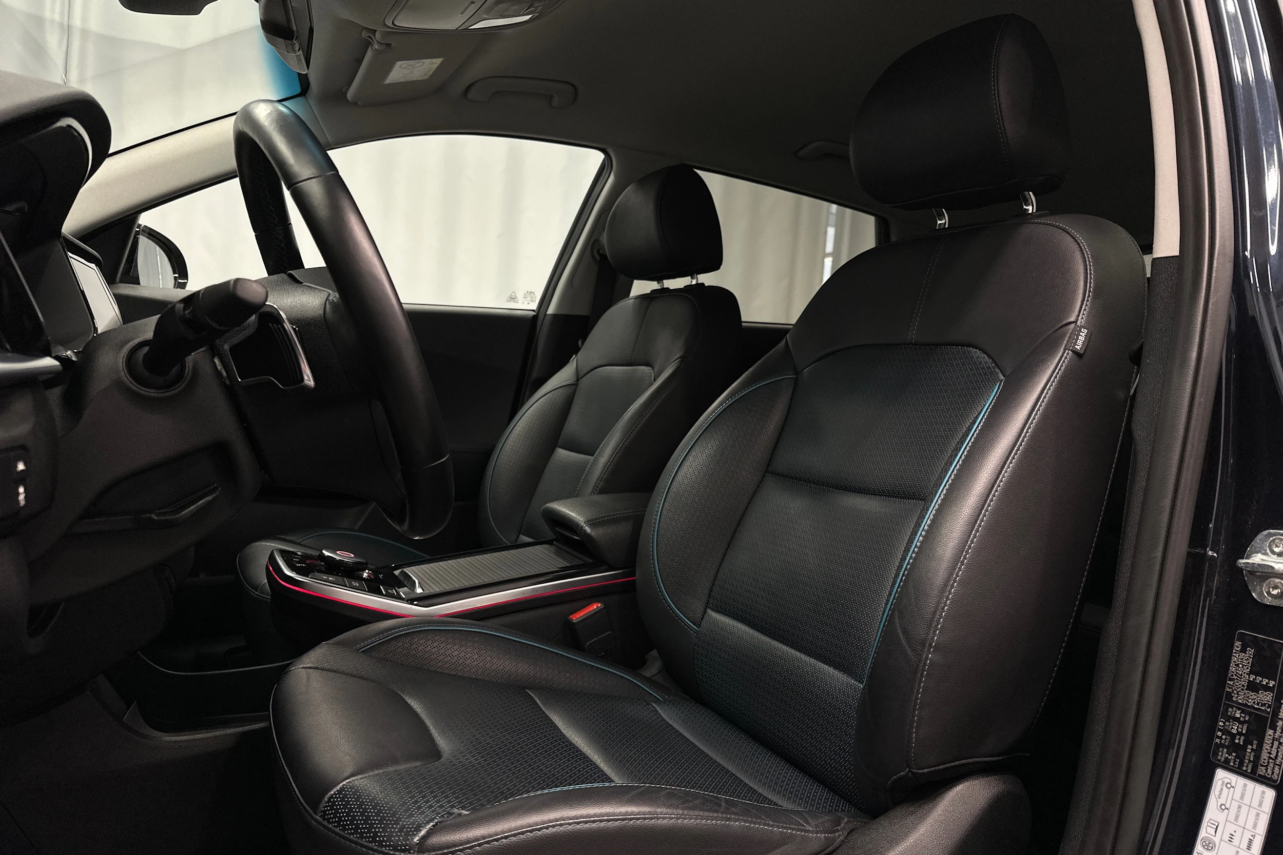 sininen Kia Niro Electric 2022 kuva 16.