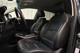 sininen Kia Niro Electric 2022 kuva 16.