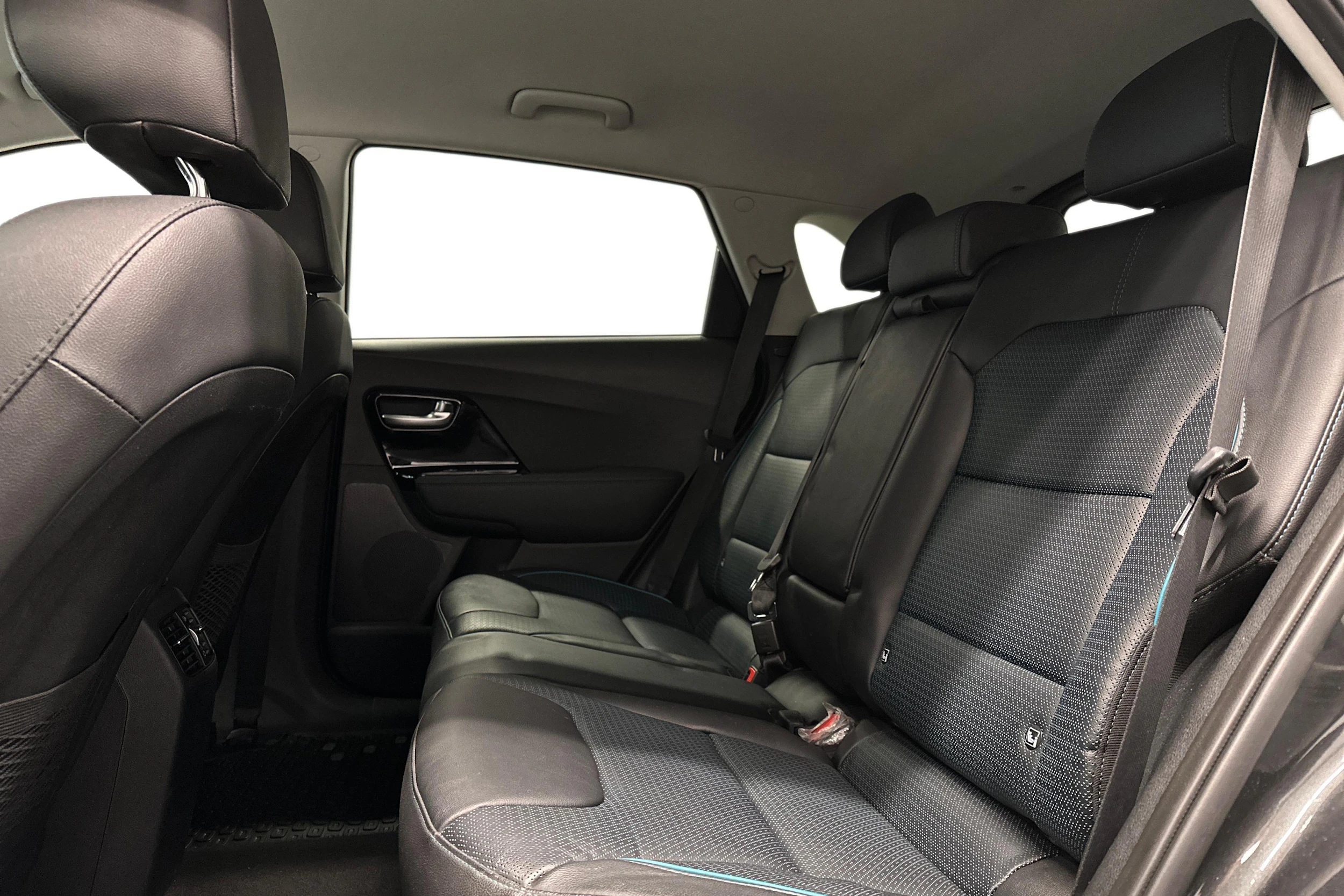 harmaa Kia Niro Electric 2022 kuva 11.