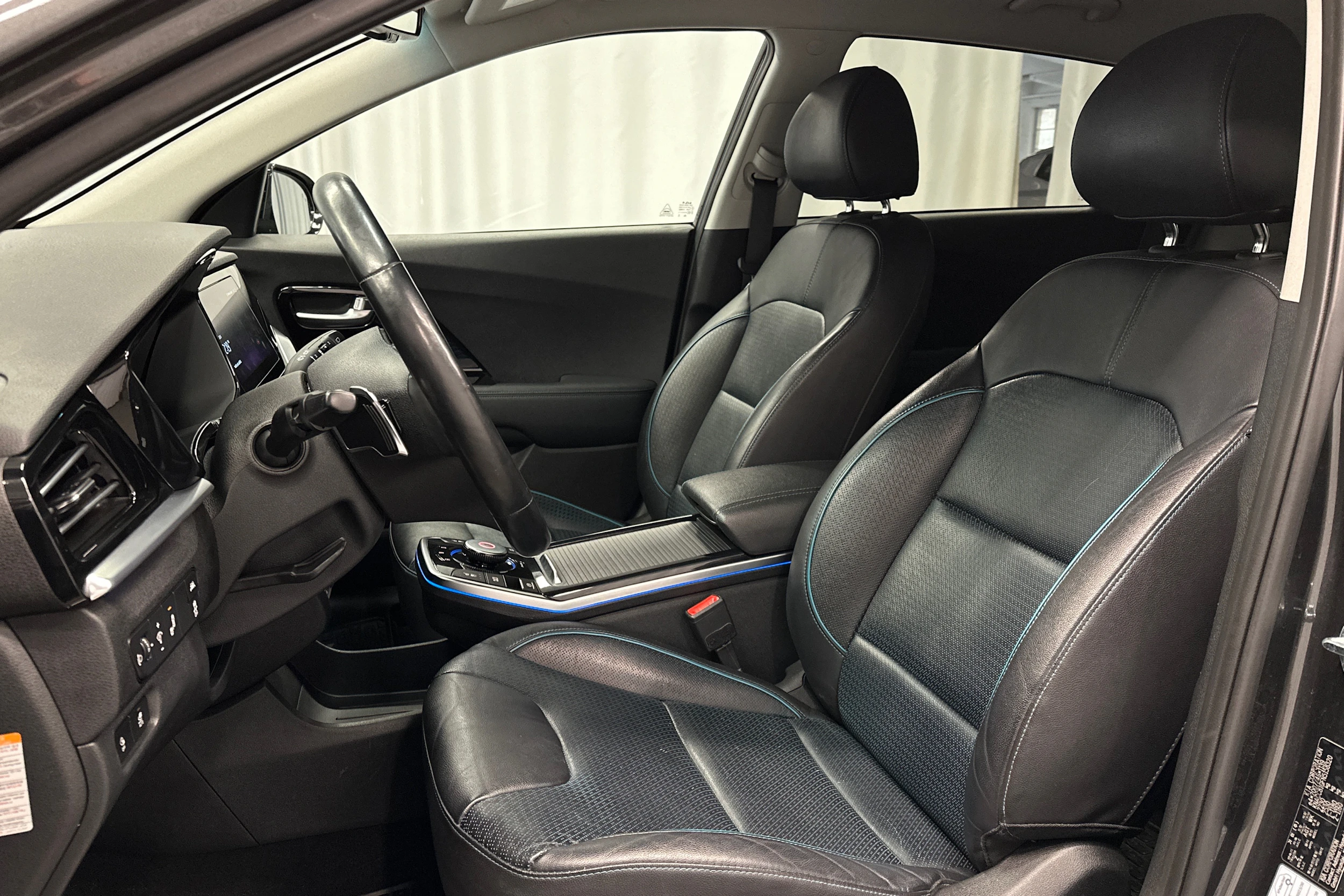 harmaa Kia Niro Electric 2022 kuva 17.