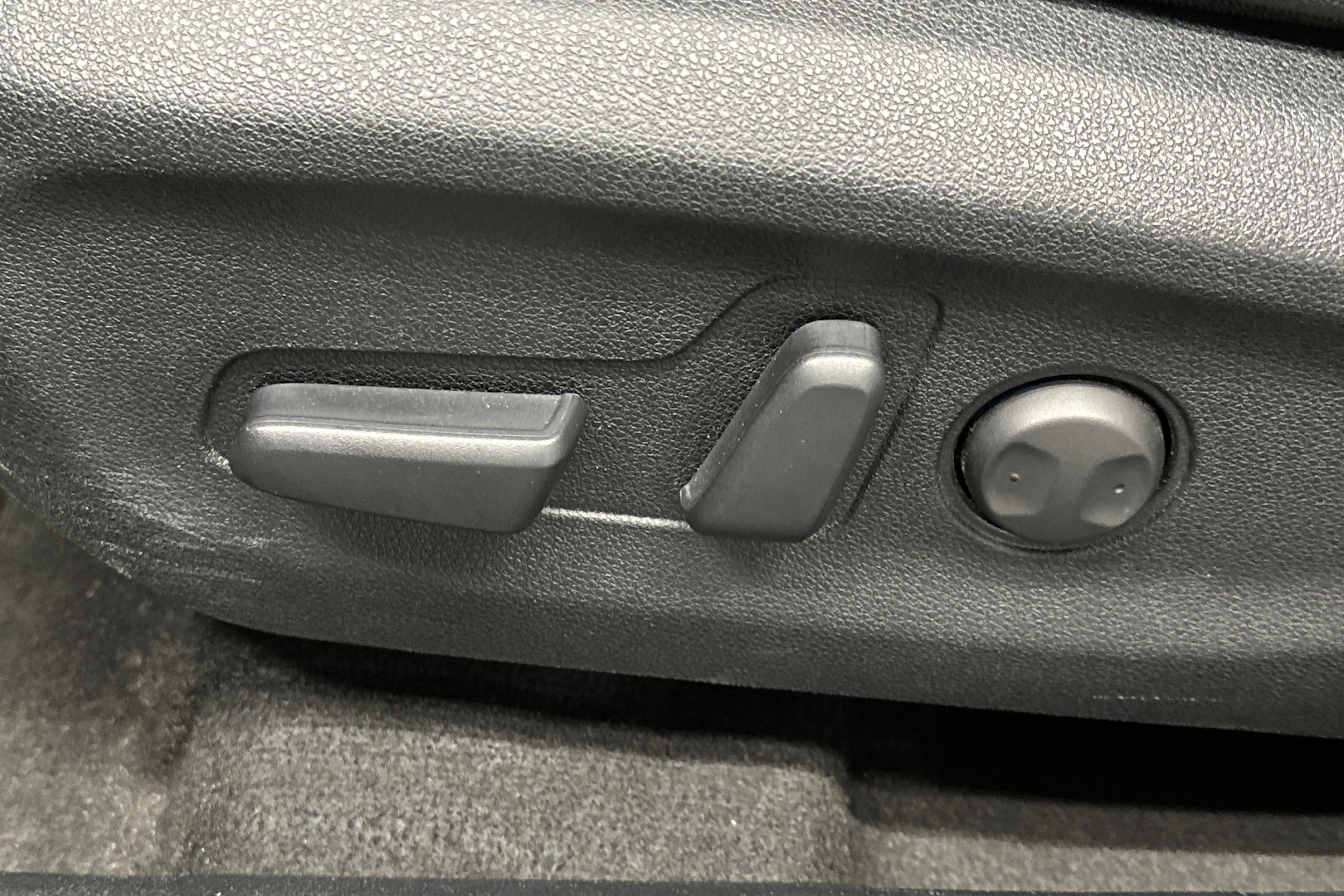 harmaa Kia Niro Electric 2022 kuva 18.