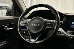 harmaa Kia Niro Electric 2022 kuva 19.