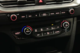 harmaa Kia Niro Electric 2022 kuva 26.