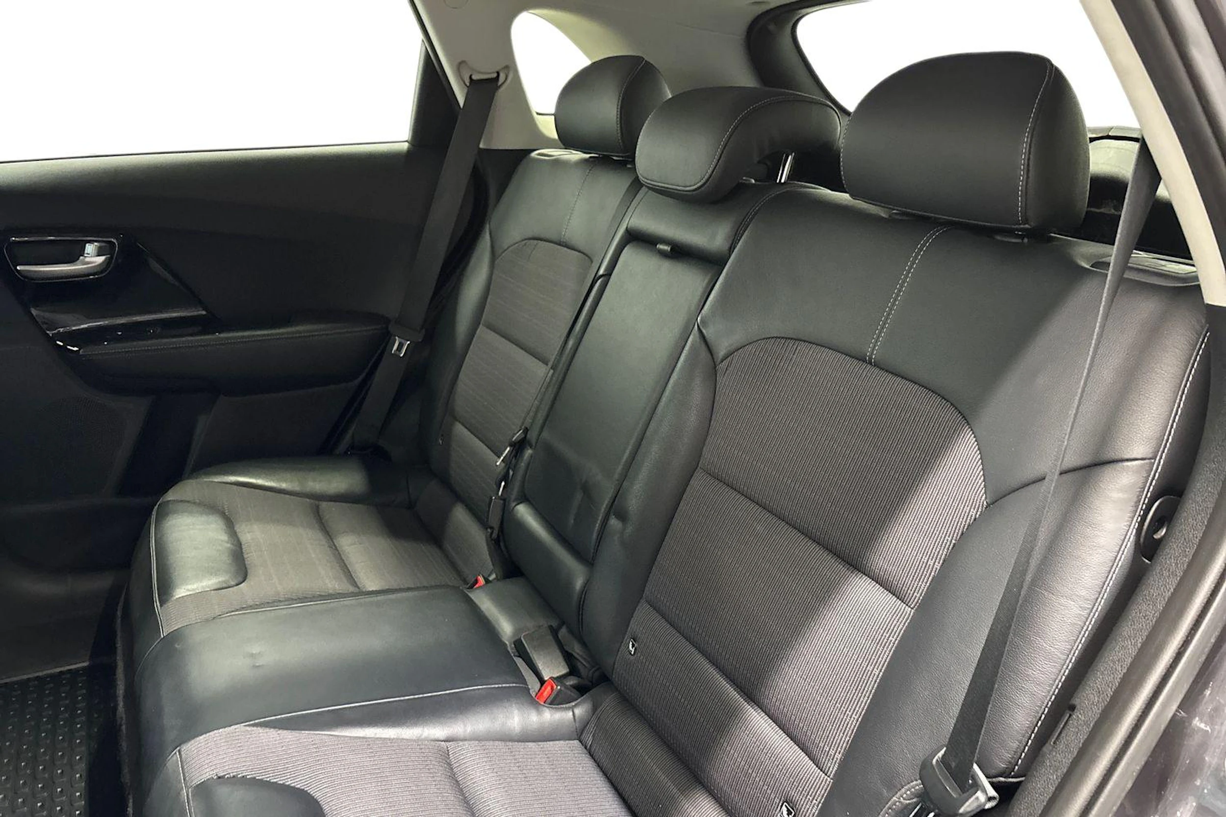 harmaa Kia Niro plug-in 2018 kuva 8.